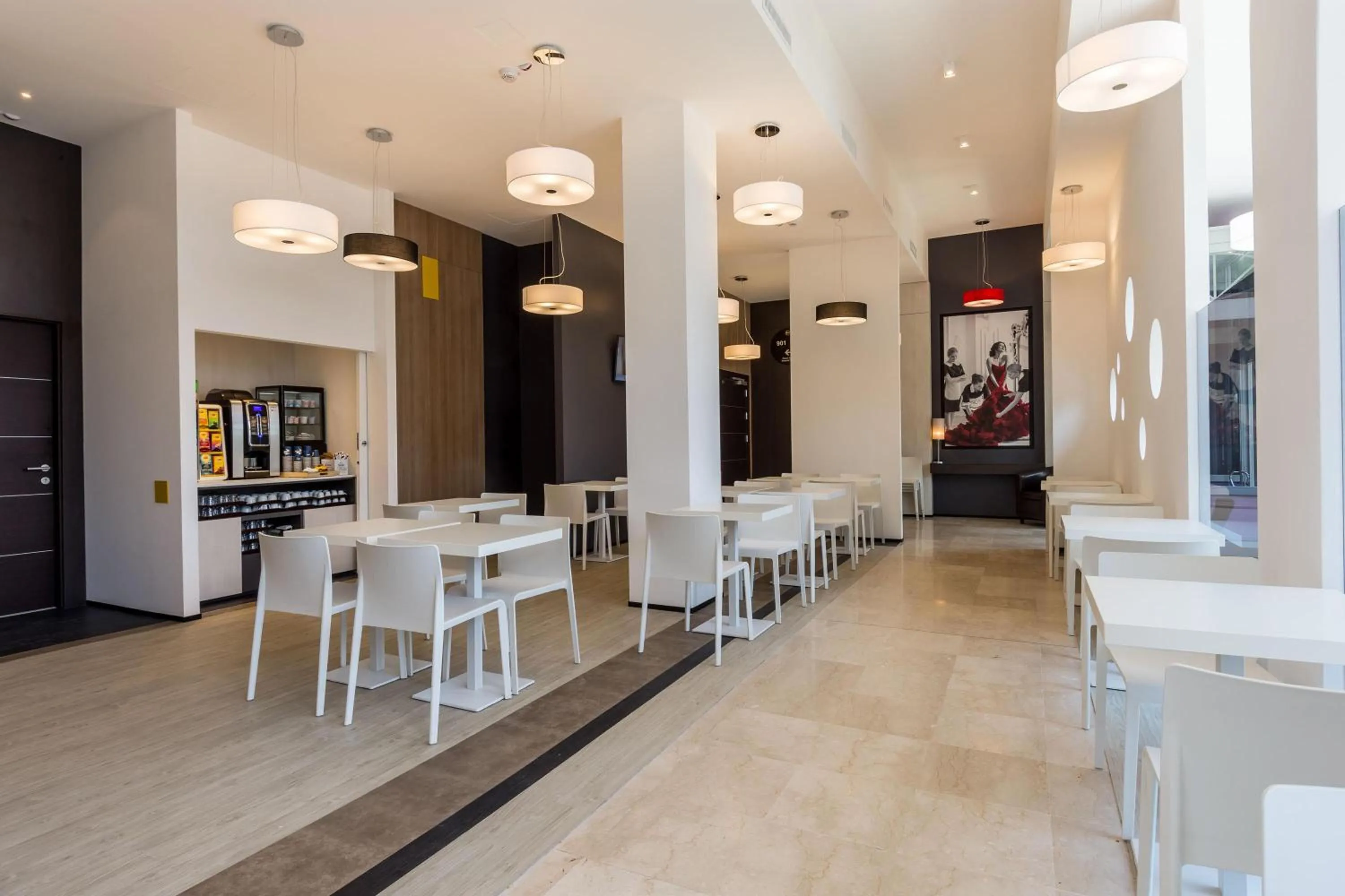 Lounge or bar in B&B Hotel Savona