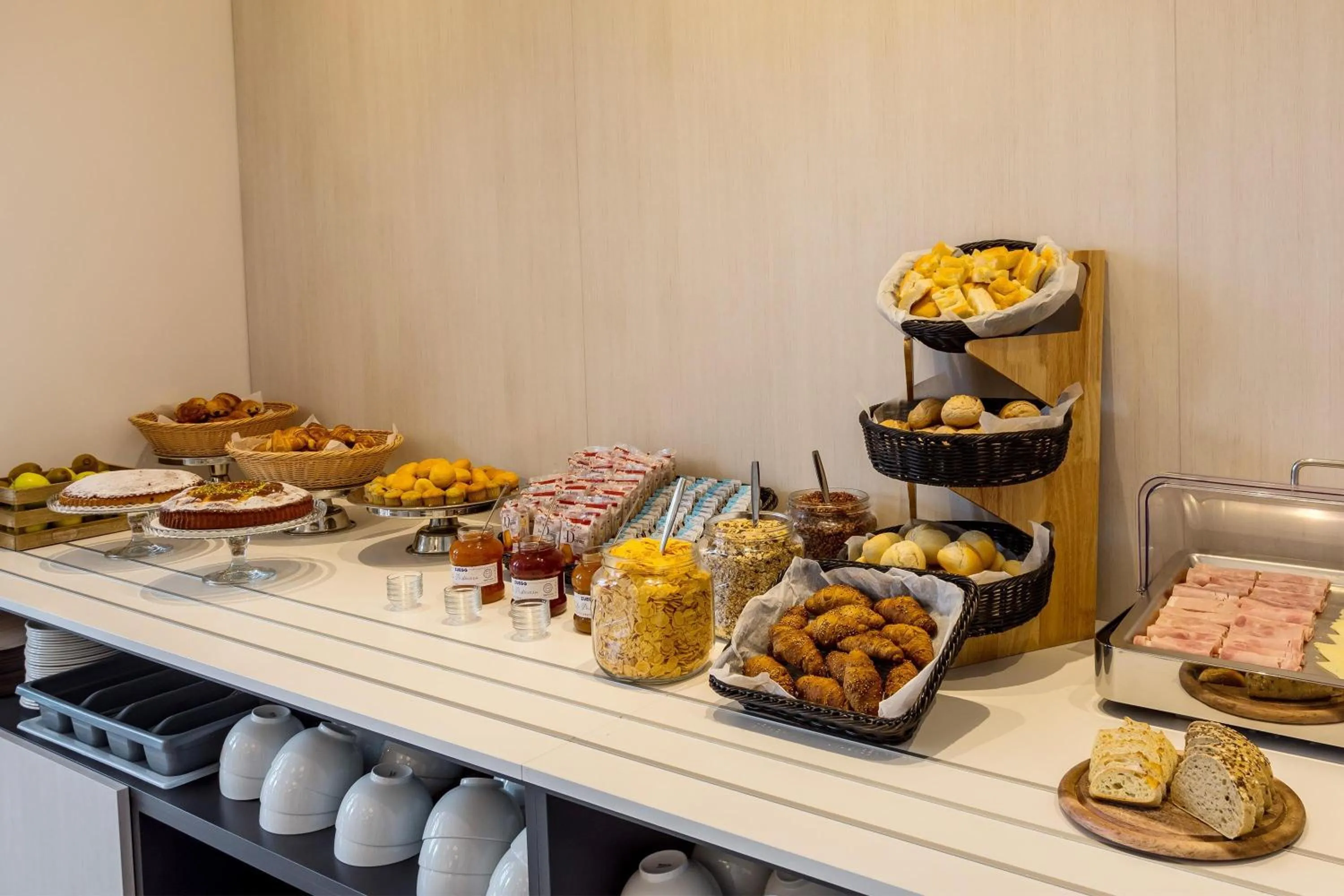 Restaurant/places to eat in B&B Hotel Savona