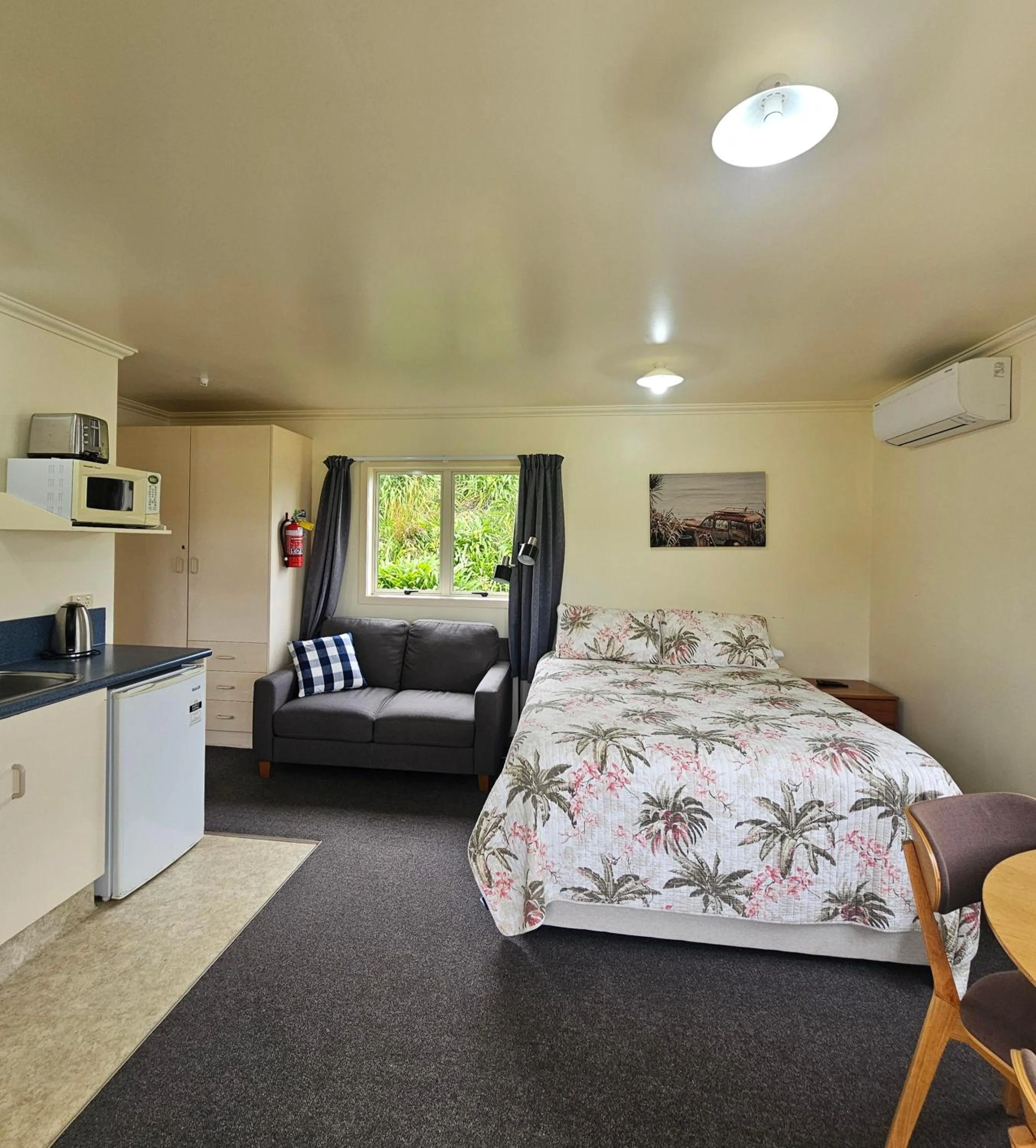 Bed in Castlepoint Holiday Park & Motels