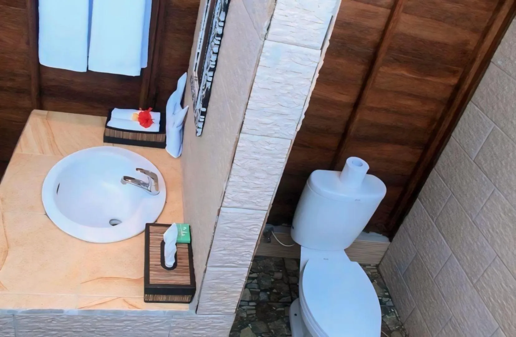 Shower in Harta Lembongan Villas