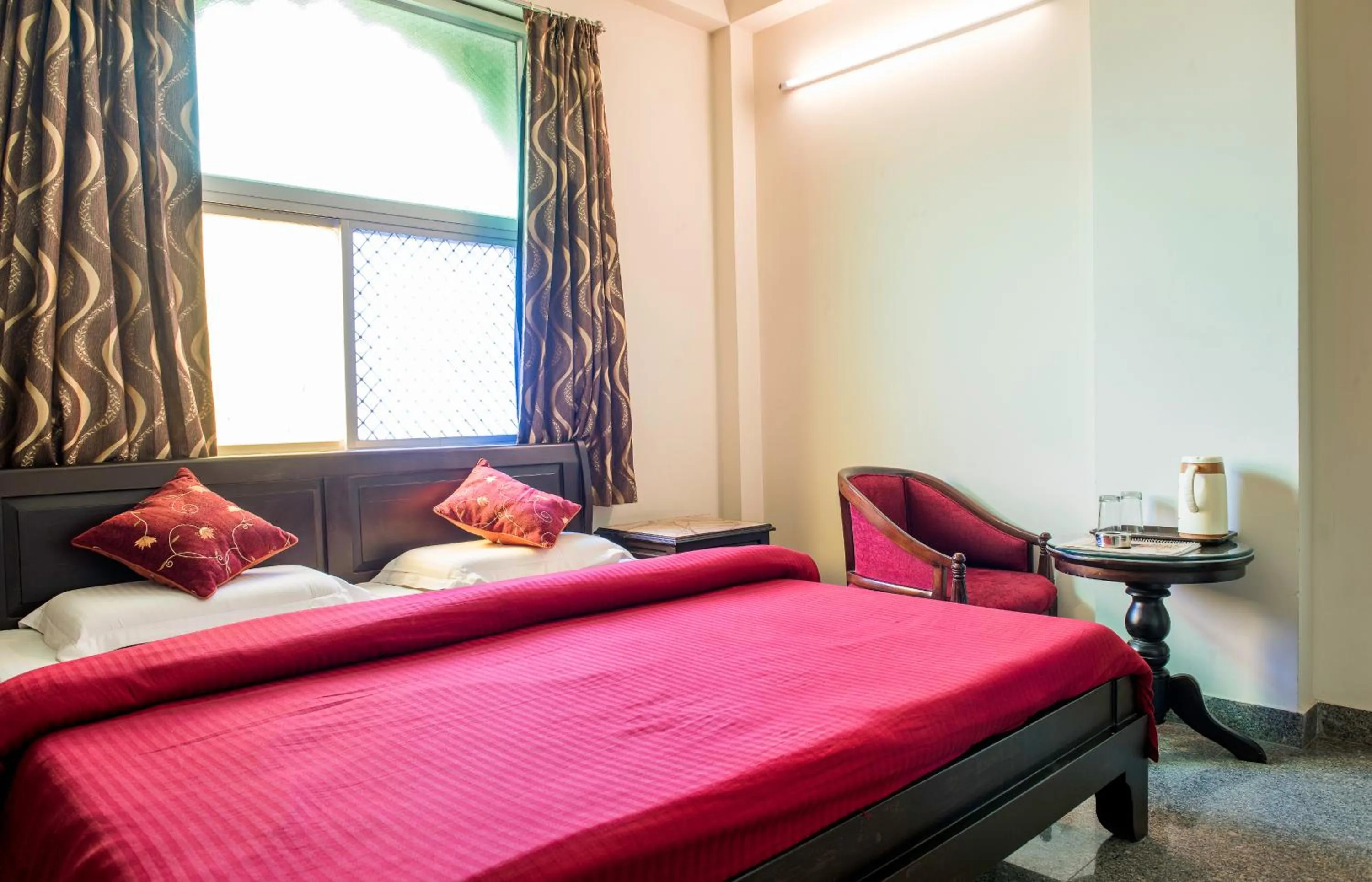 Photo of the whole room, Bed in Kalyan Heritage