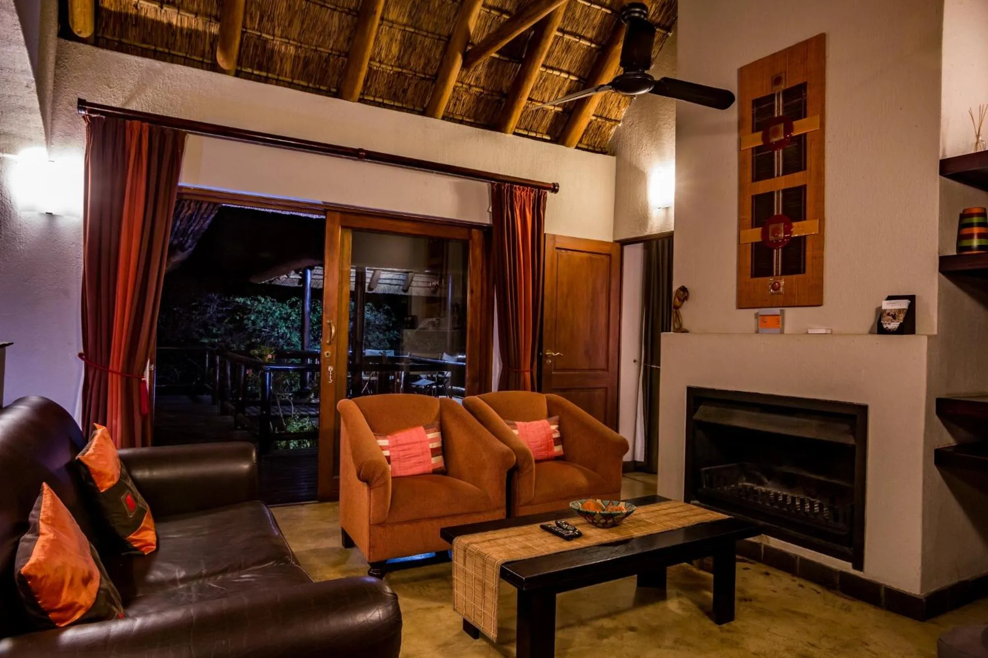 Night in Hoedspruit Raptors Lodge N16