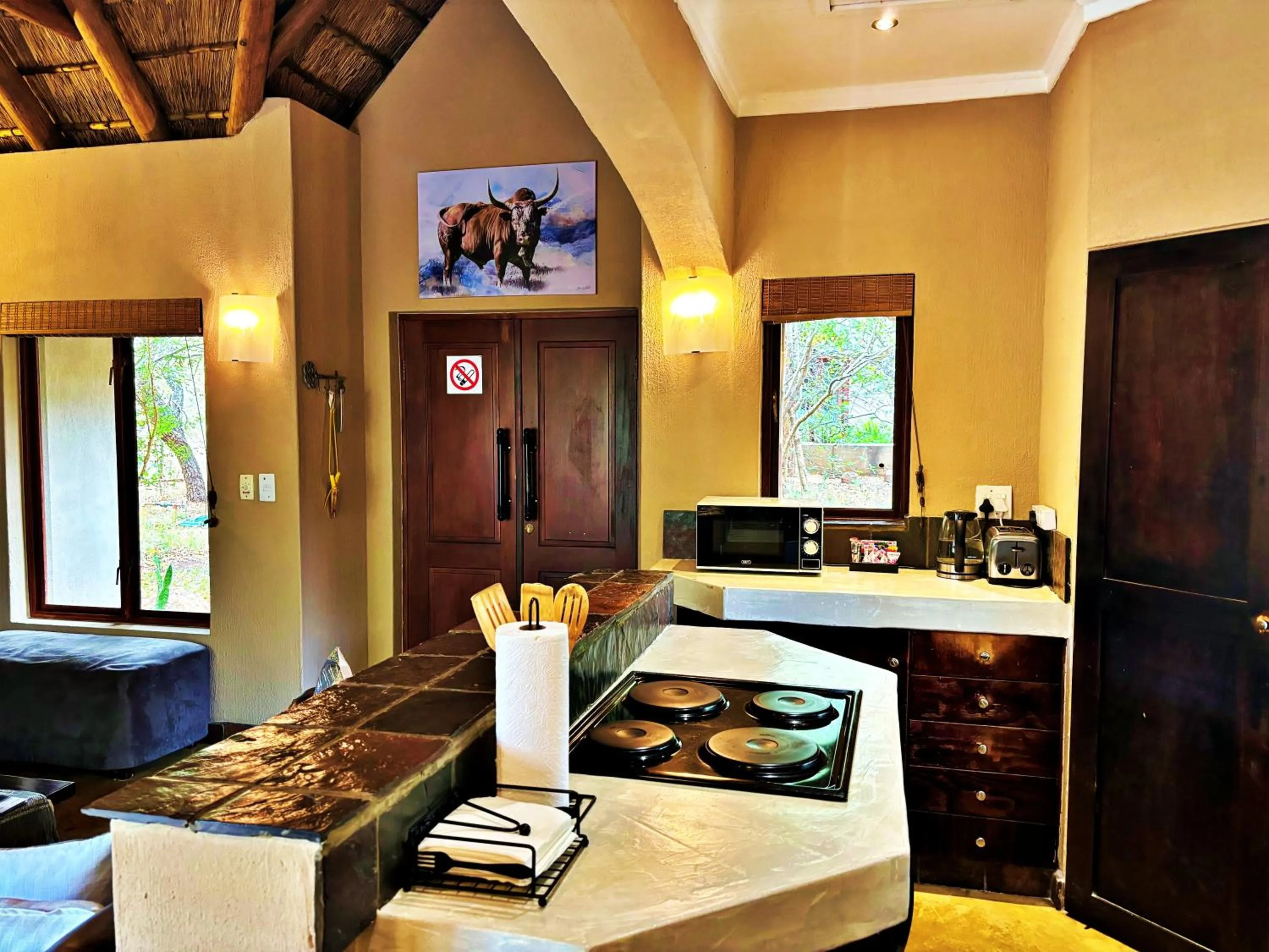 Kitchen or kitchenette in Hoedspruit Raptors Lodge N16