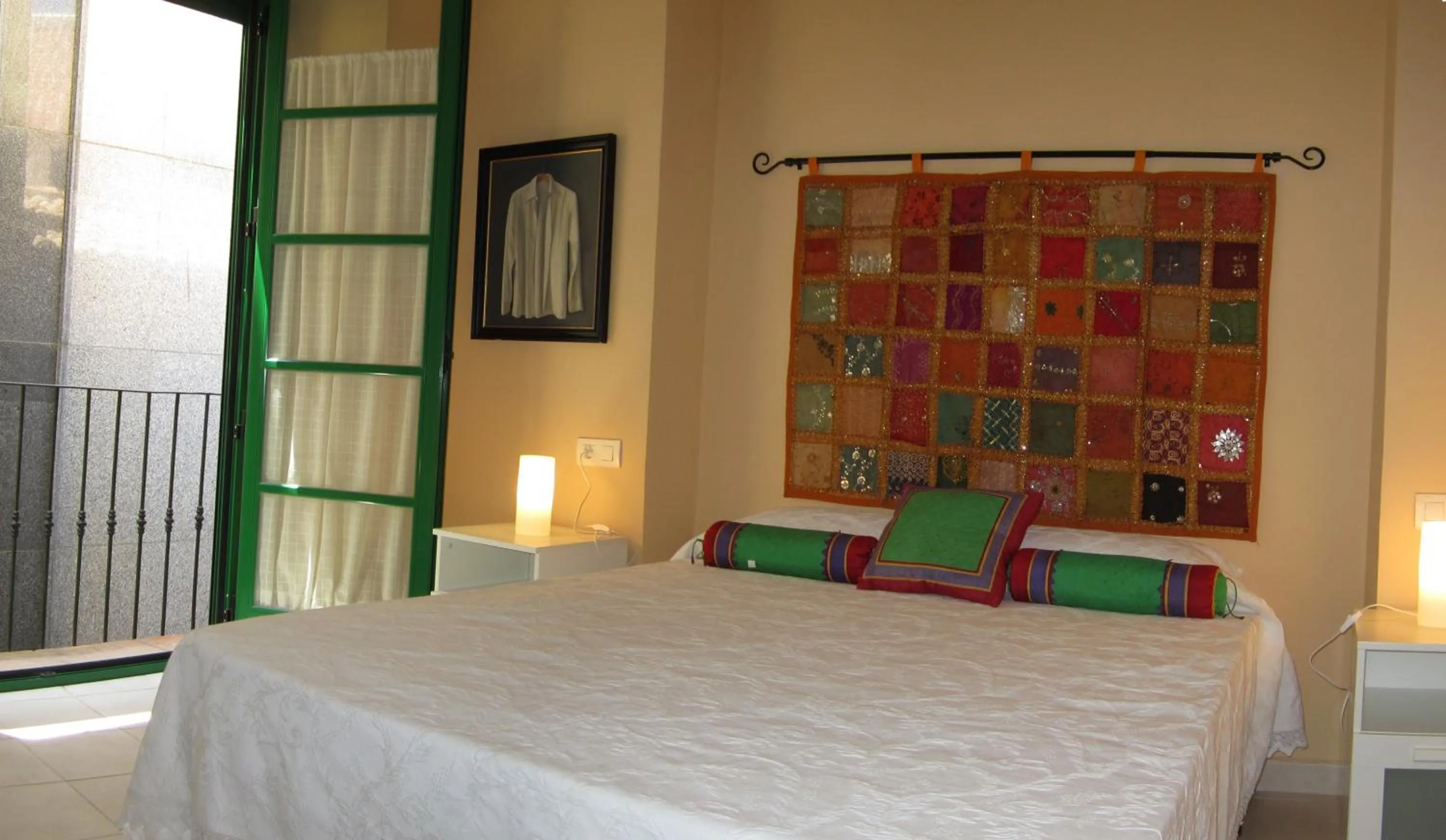 Photo of the whole room, Bed in Livemalaga San Juan