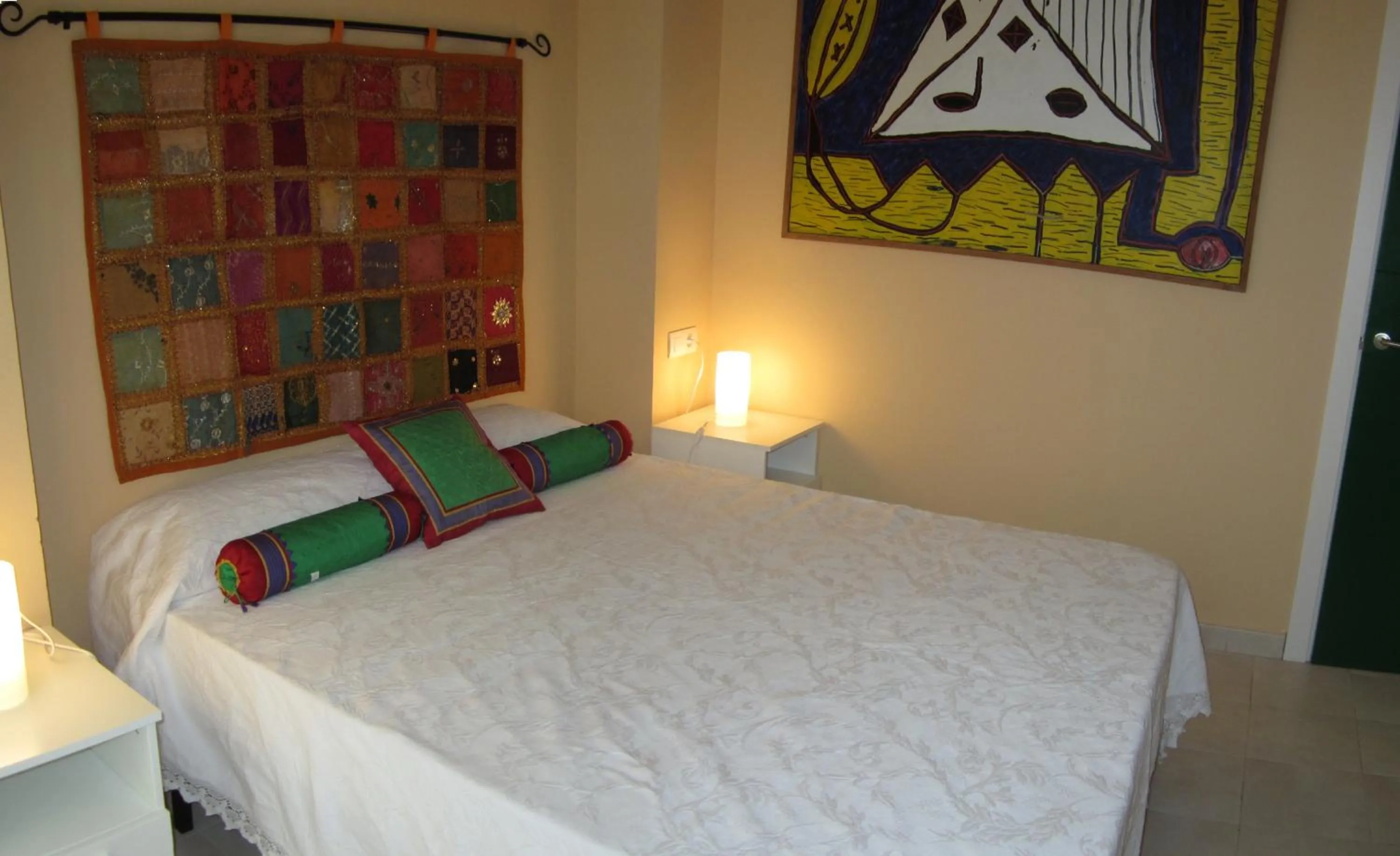 Photo of the whole room, Bed in Livemalaga San Juan
