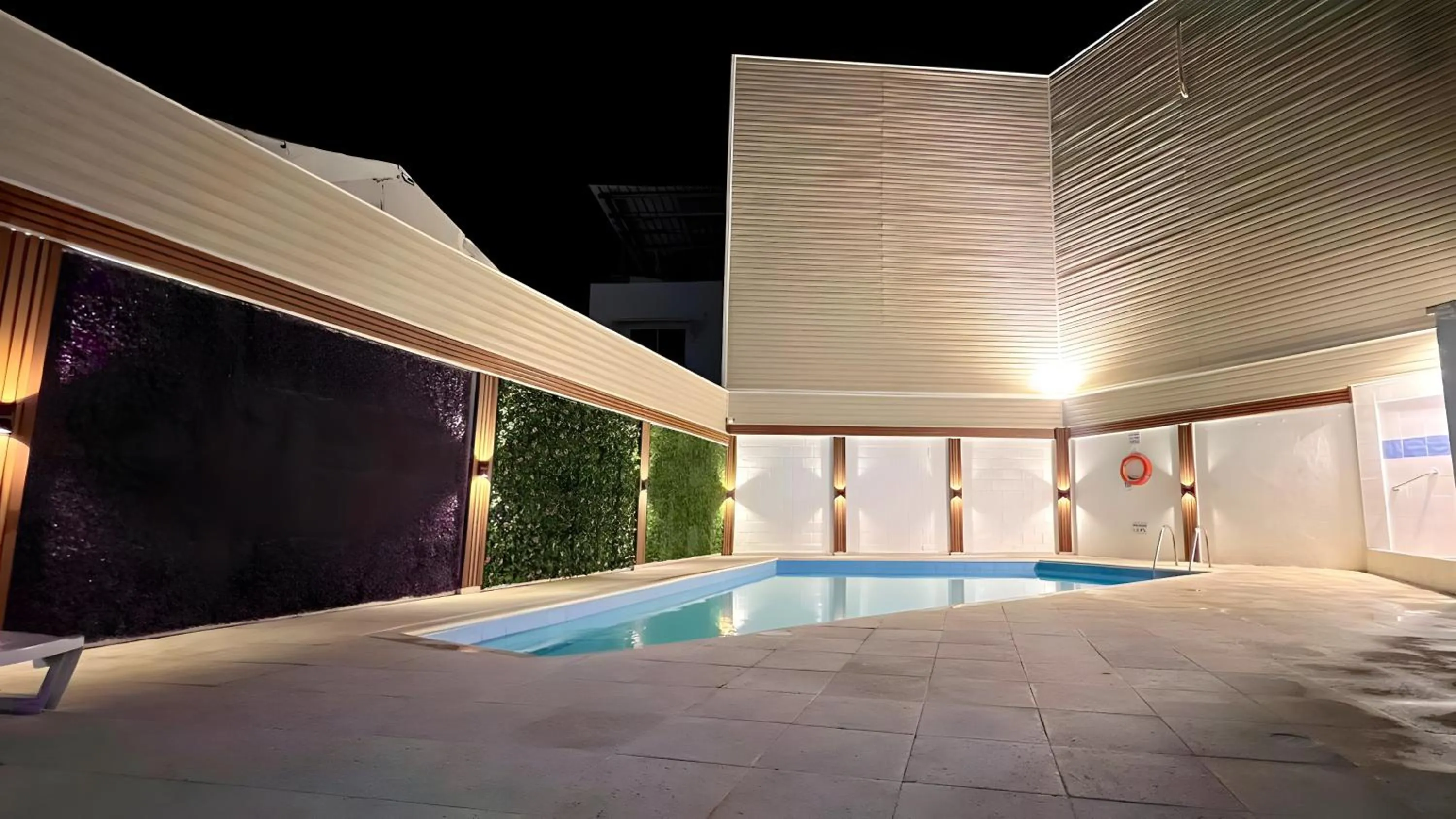 Pool view in Hotel Verde Mar