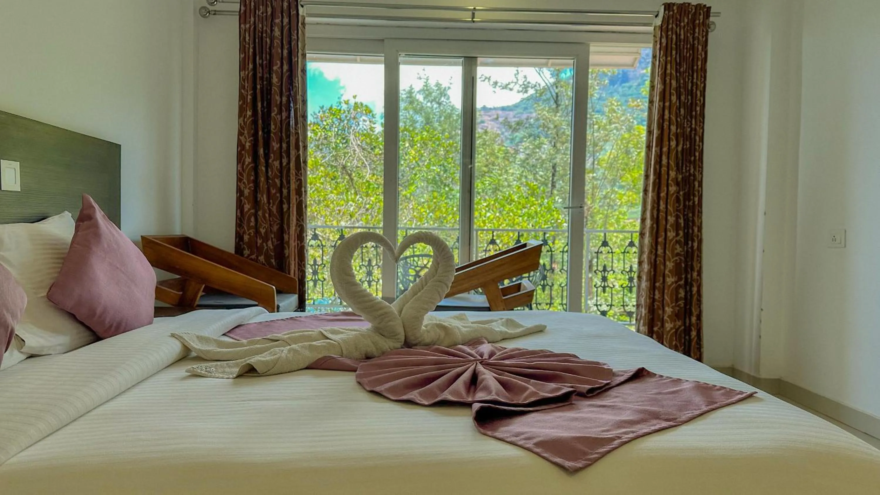 Bedroom, Bed in The Heights Munnar