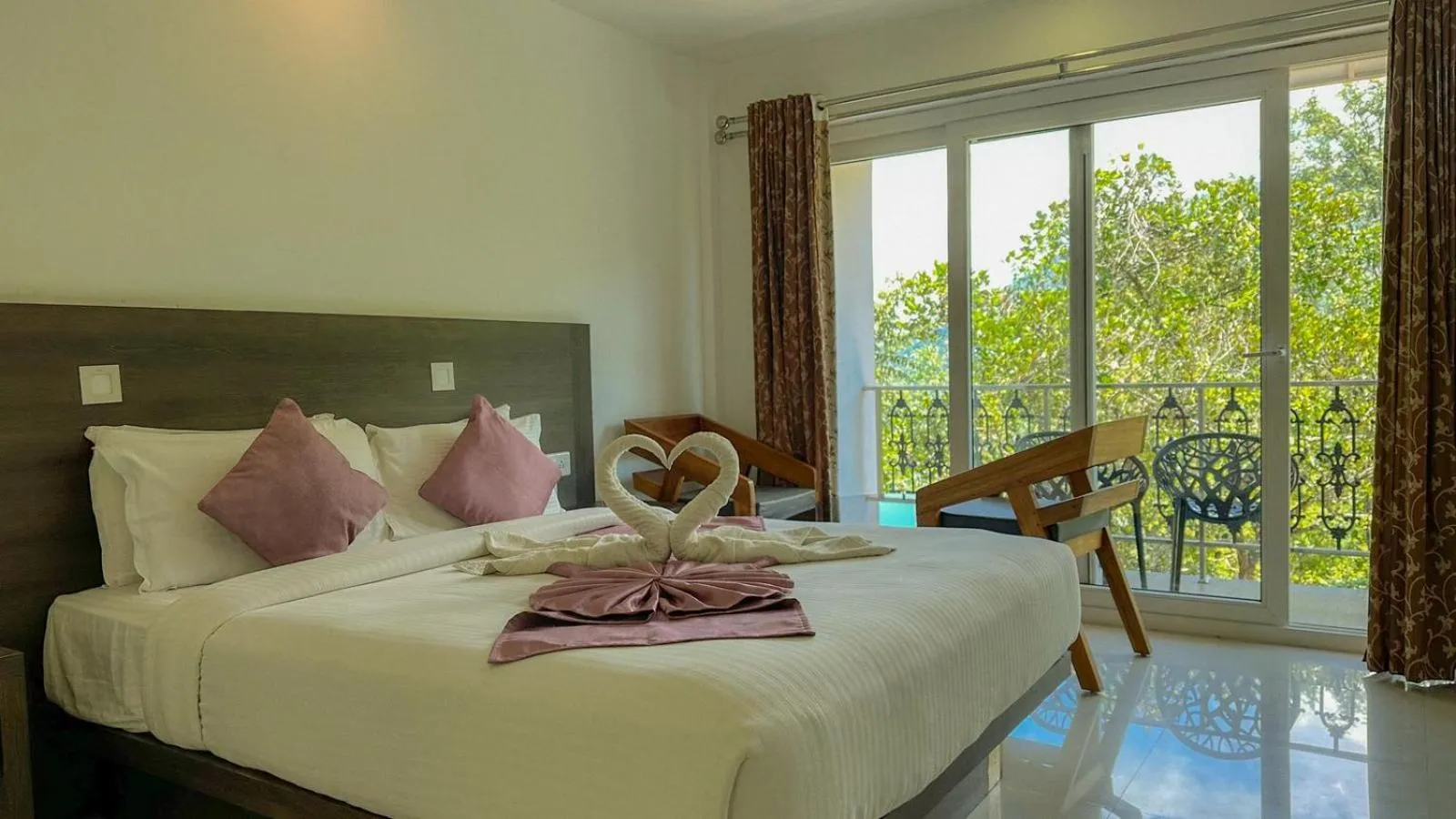 Bedroom, Bed in The Heights Munnar