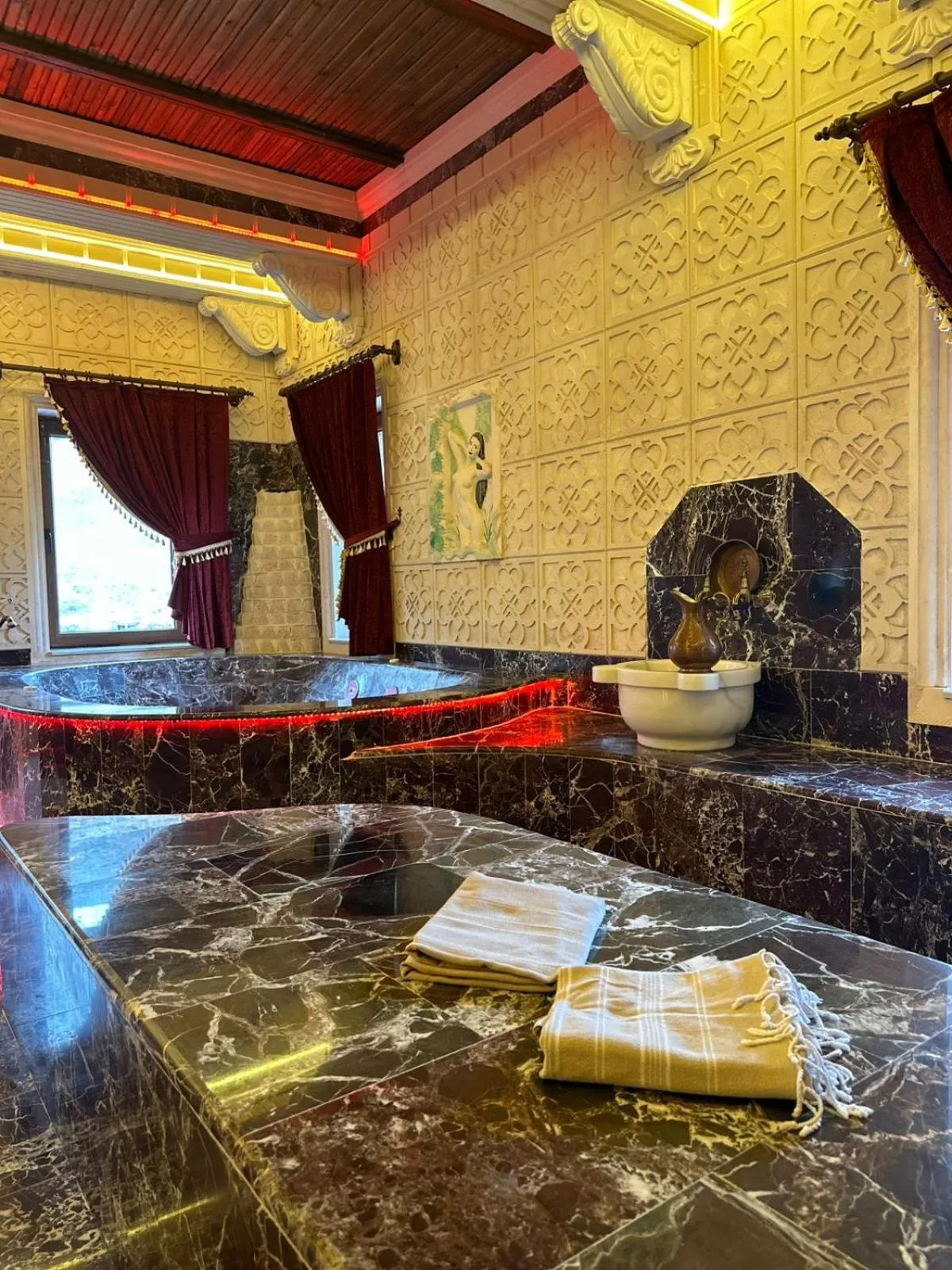 Hot Tub in Kapadokya Hill Hotel & Spa (12+)