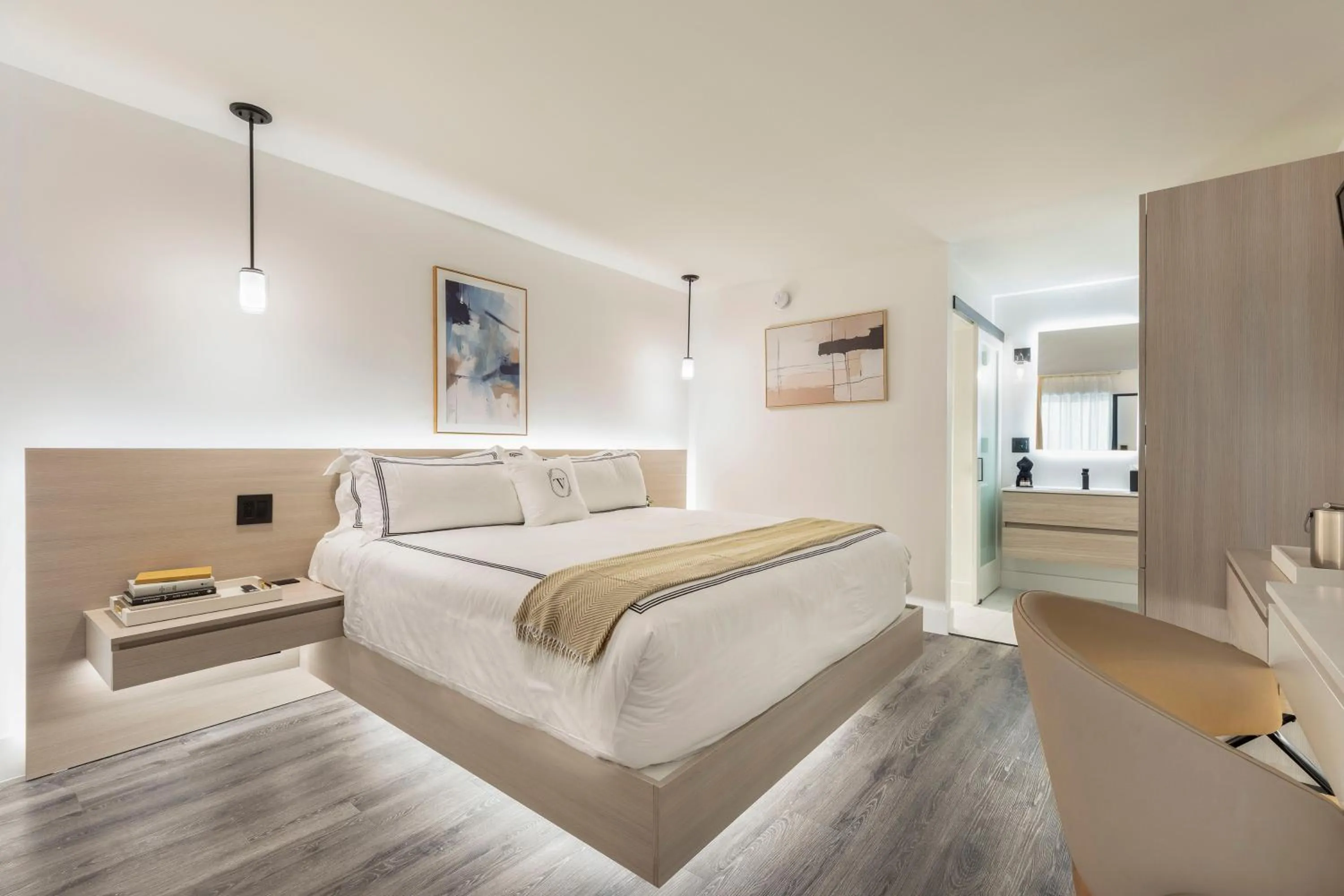 Photo of the whole room, Bed in The Vietta Hotel