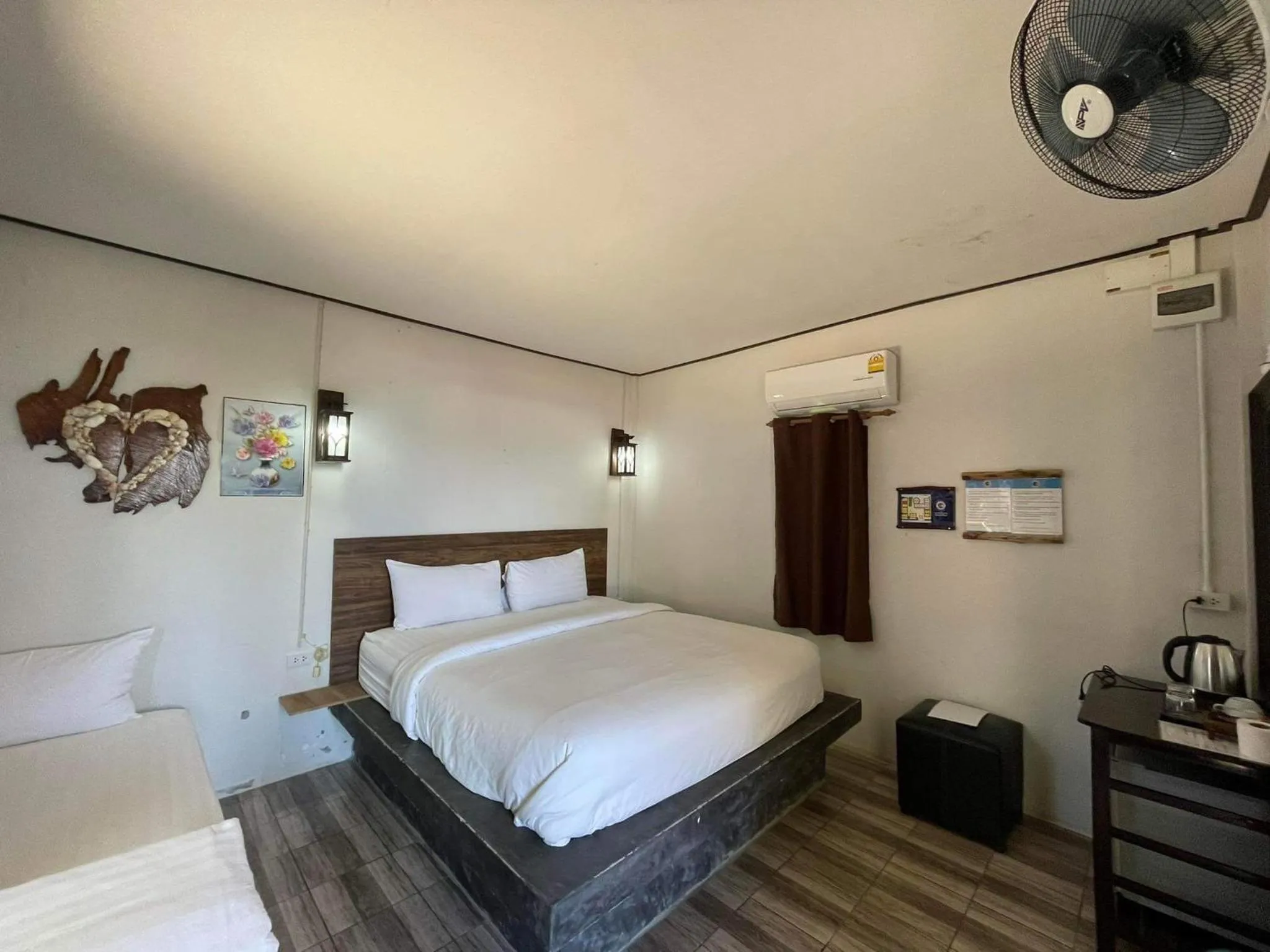 Bed in New Harrys Sunset Resort - Klong Nin Beach