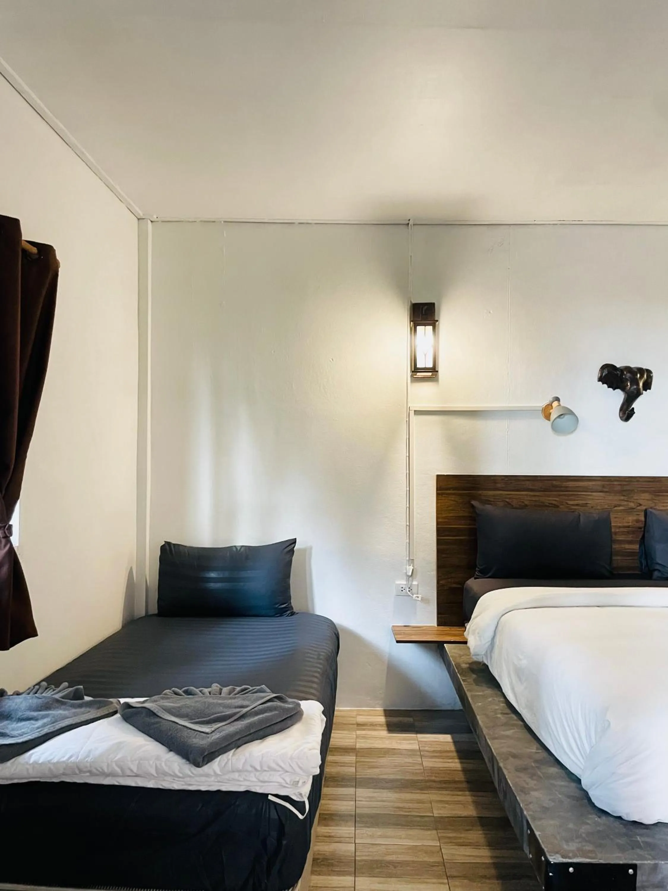 Bed in New Harrys Sunset Resort - Klong Nin Beach