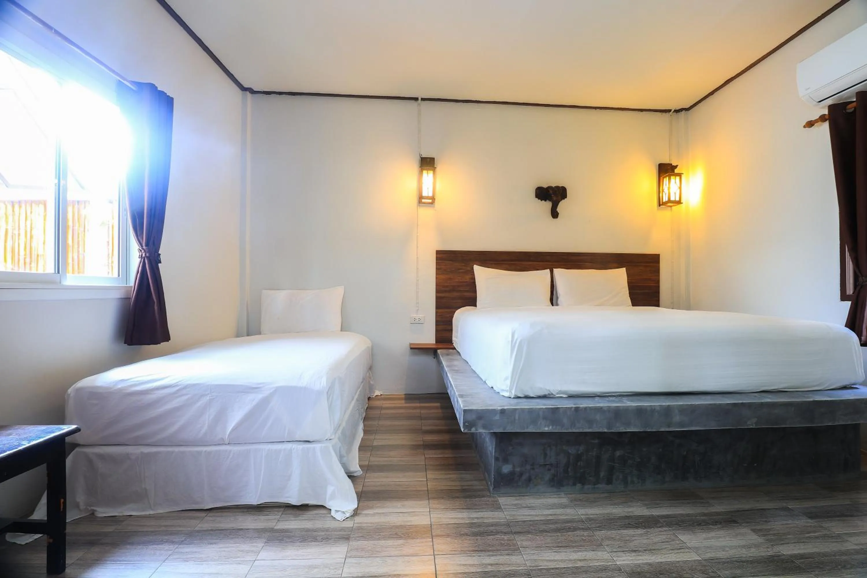 Bed in New Harrys Sunset Resort - Klong Nin Beach