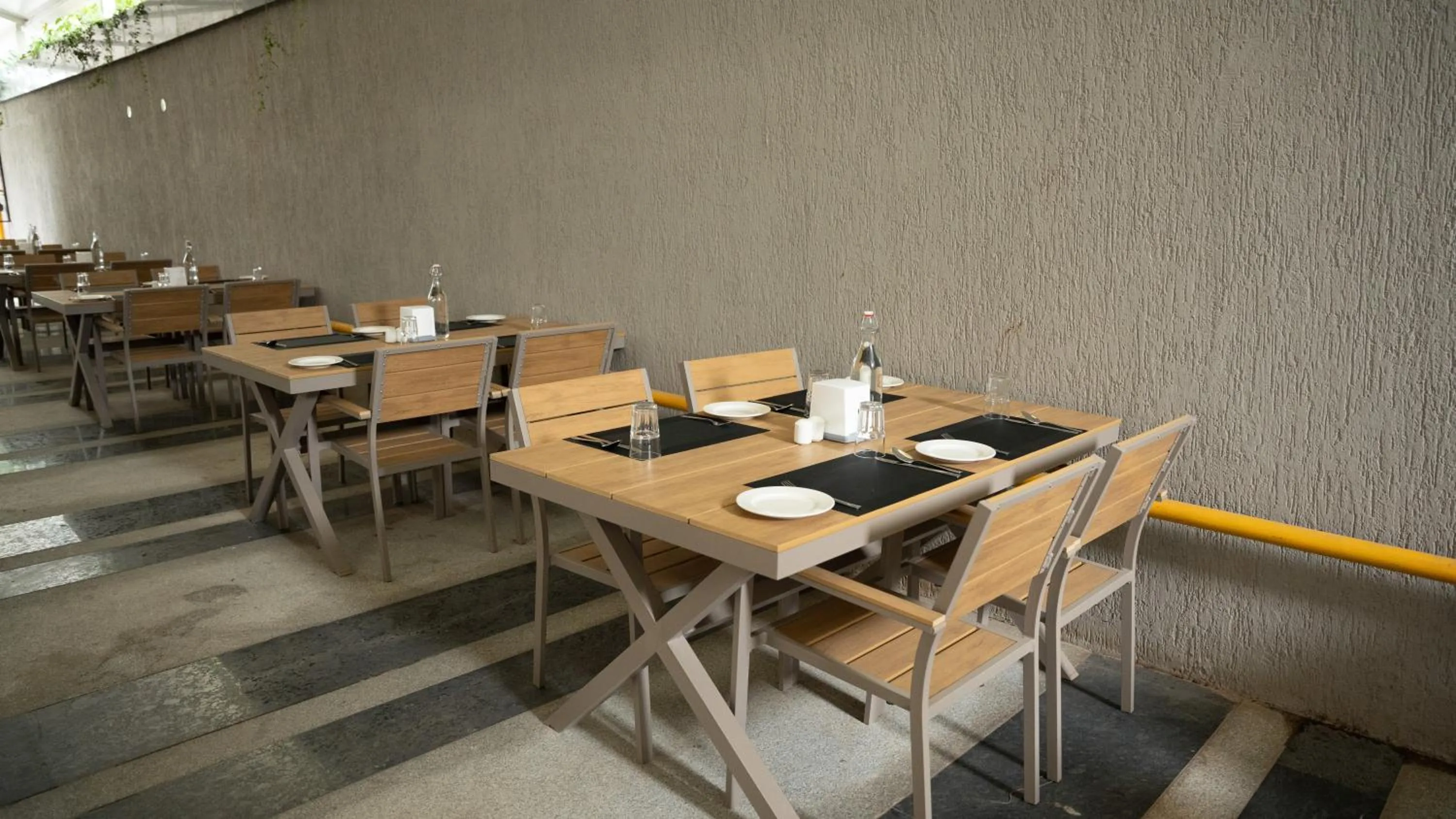 Lounge or bar in Zip By Spree Hotels Chinchwad