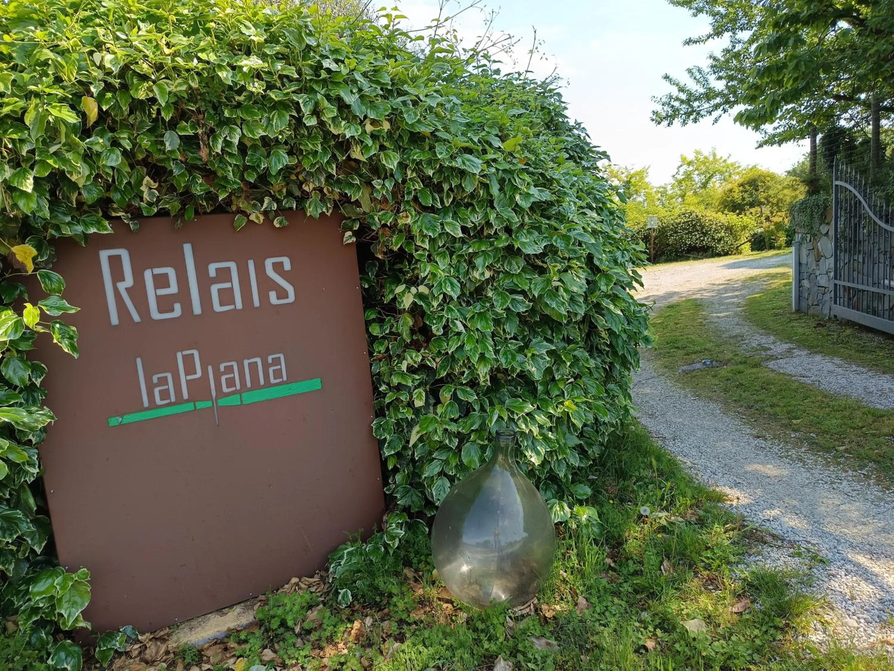 Property logo or sign in La Piana