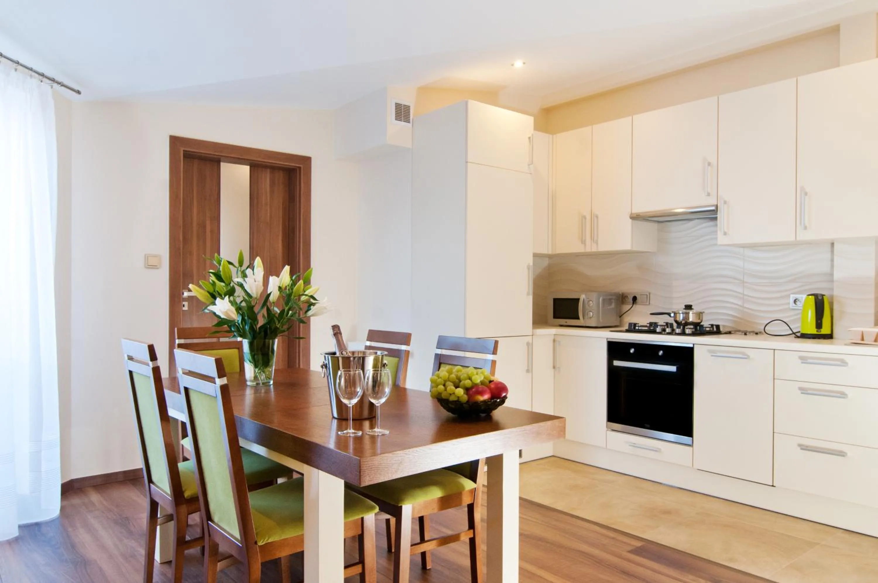 Kitchen or kitchenette in Apartamenty Bonerowska 5