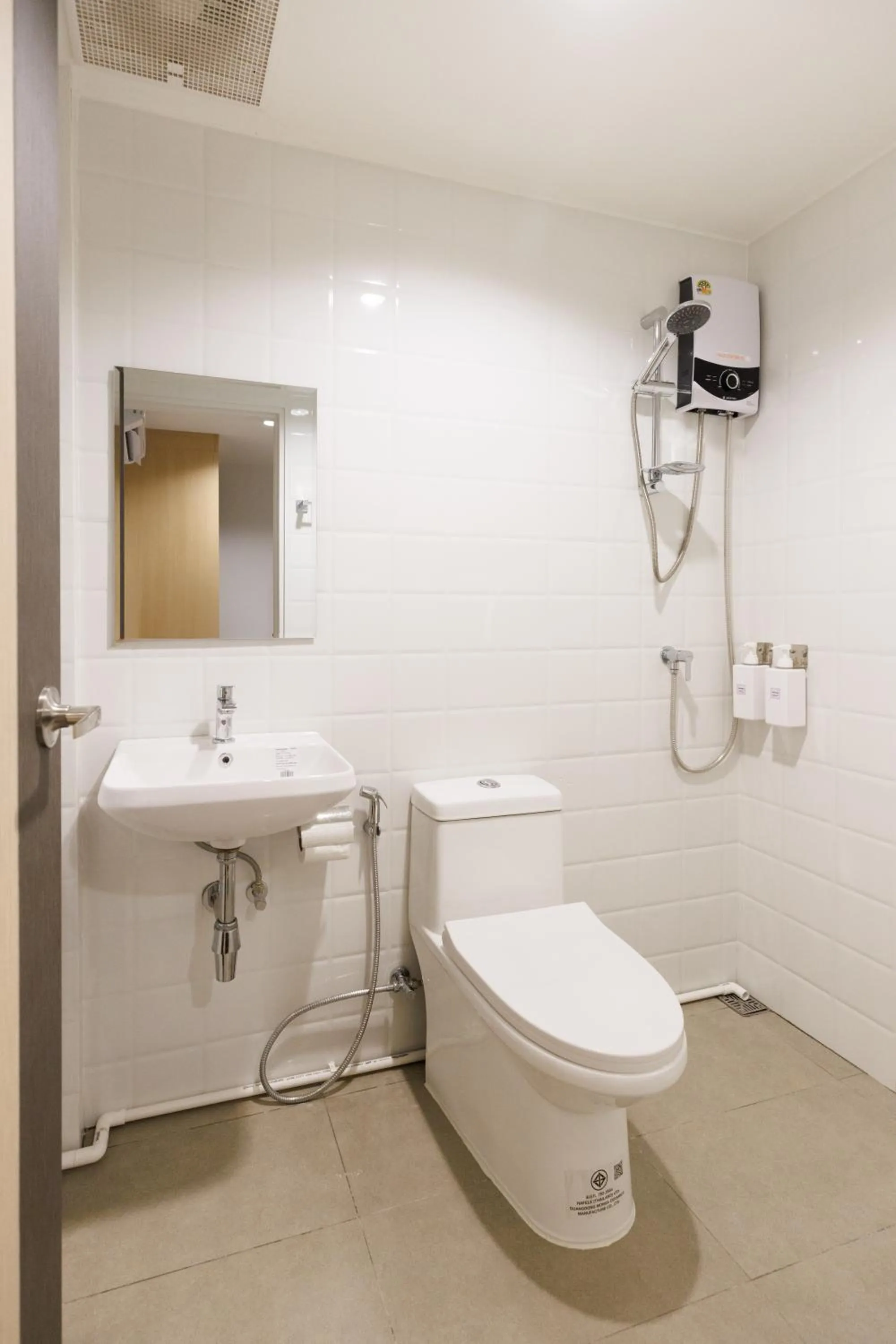 Shower in Takka Hotel - Bearing