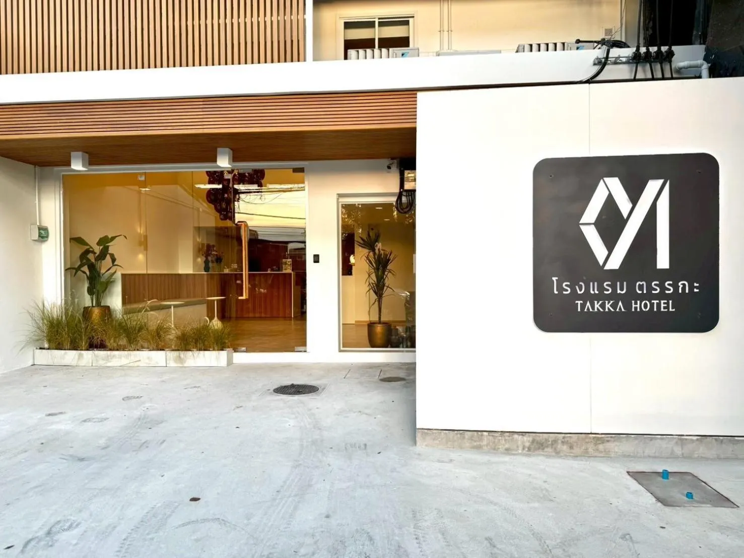 Day in Takka Hotel - Bearing