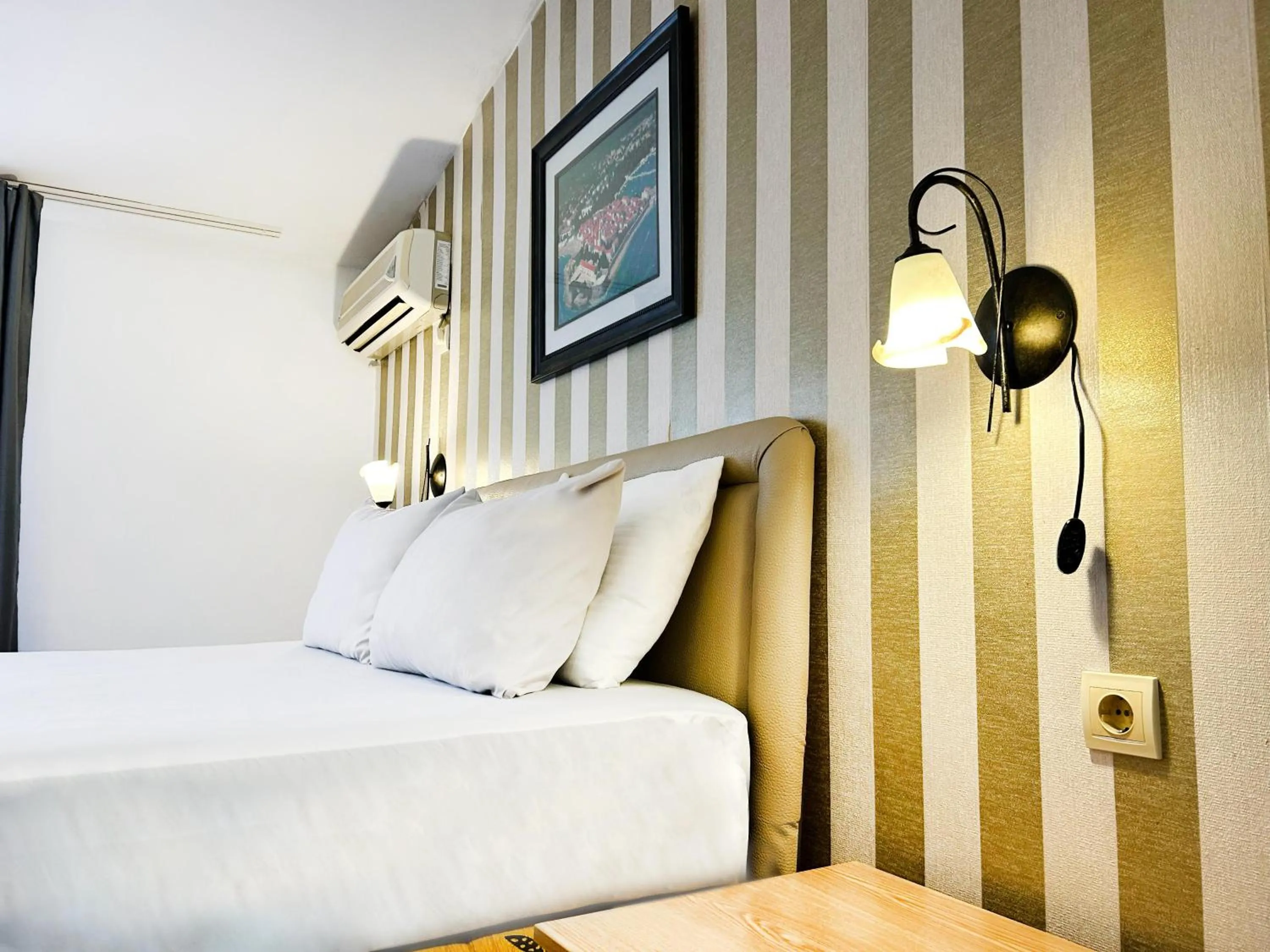 Bedroom, Bed in Central Hotel & Restaurant