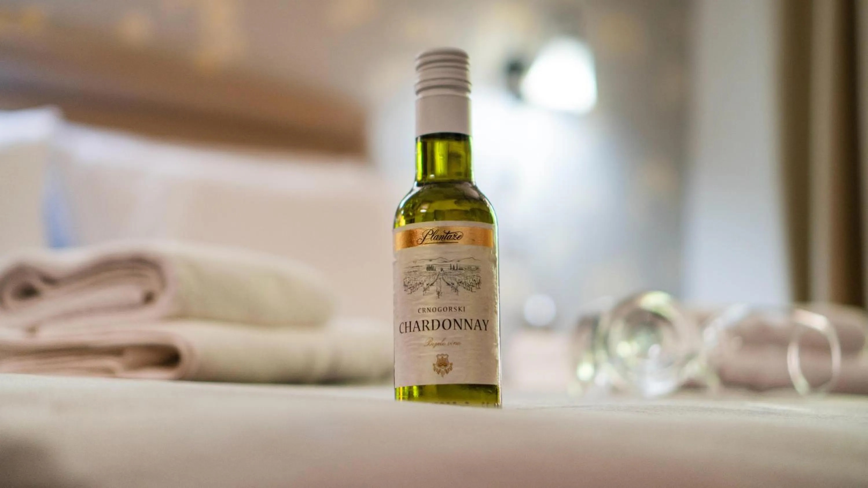 Alcoholic drinks, Bed in Central Hotel & Restaurant