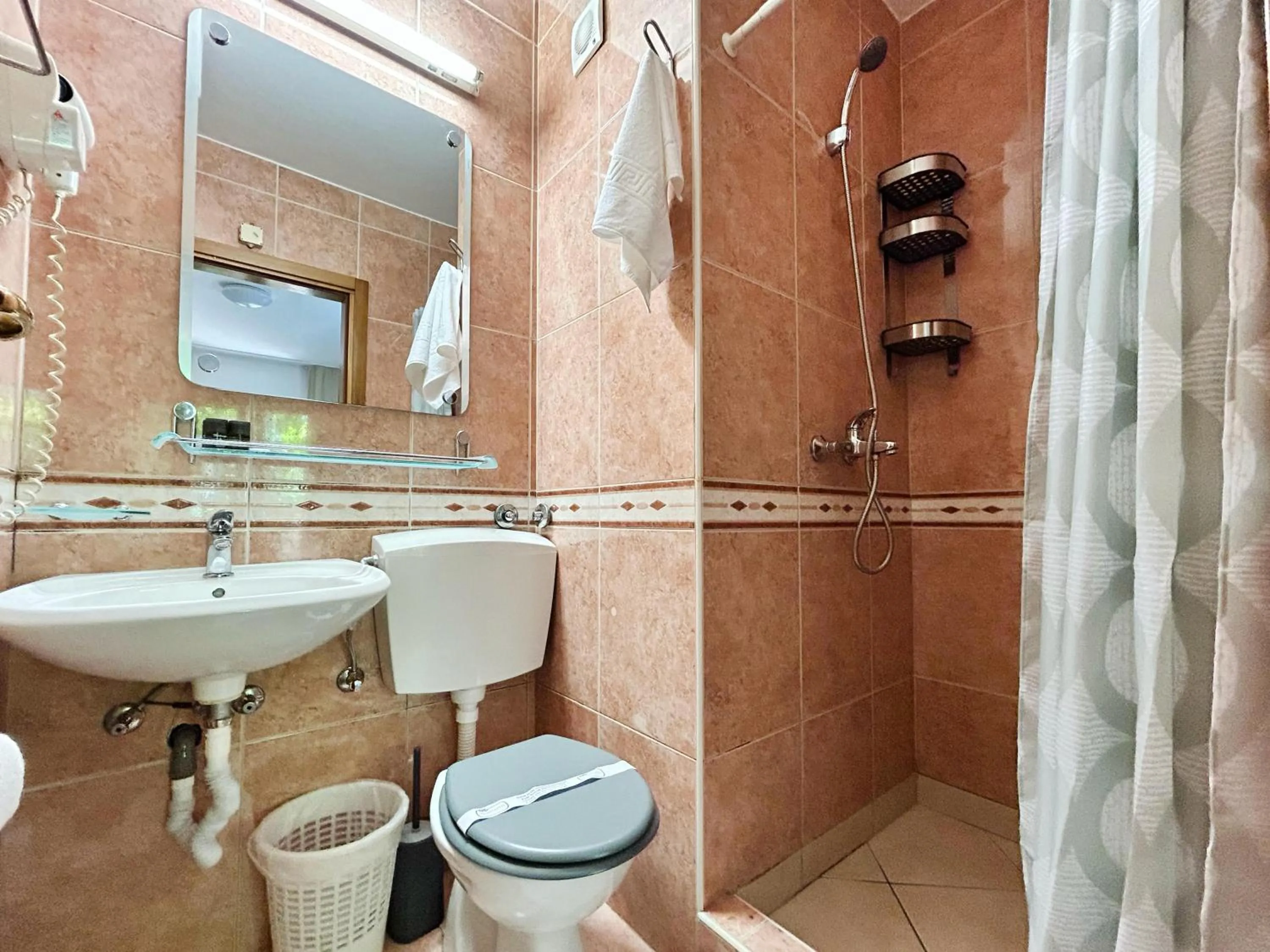 Shower in Central Hotel & Restaurant