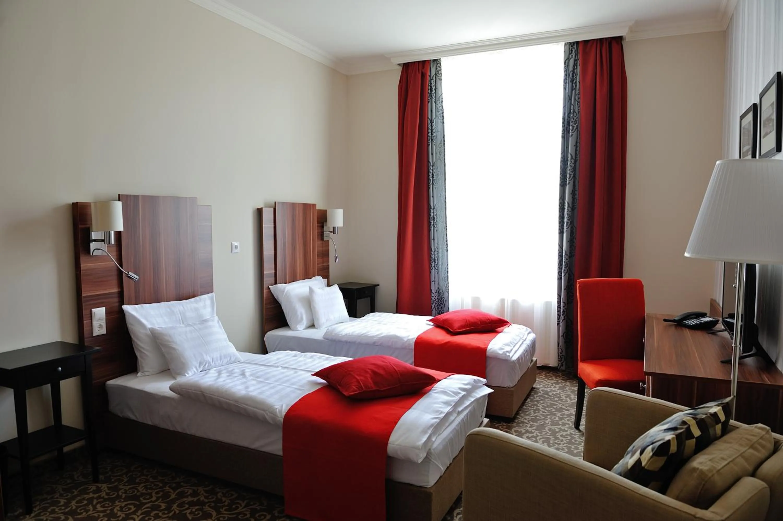 Bed in Corner Hotel & Kávéház