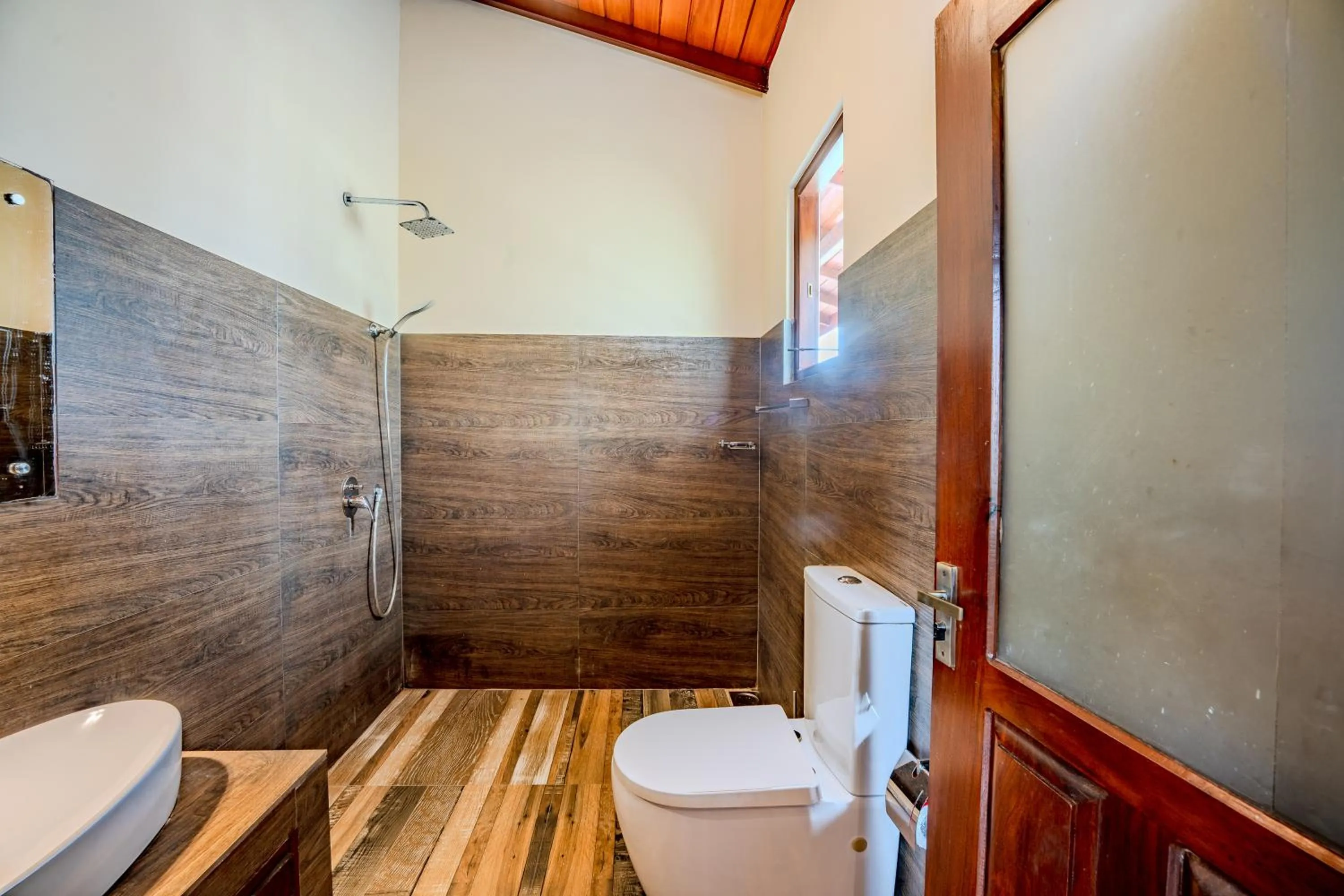 Shower in Villa Red Lobster