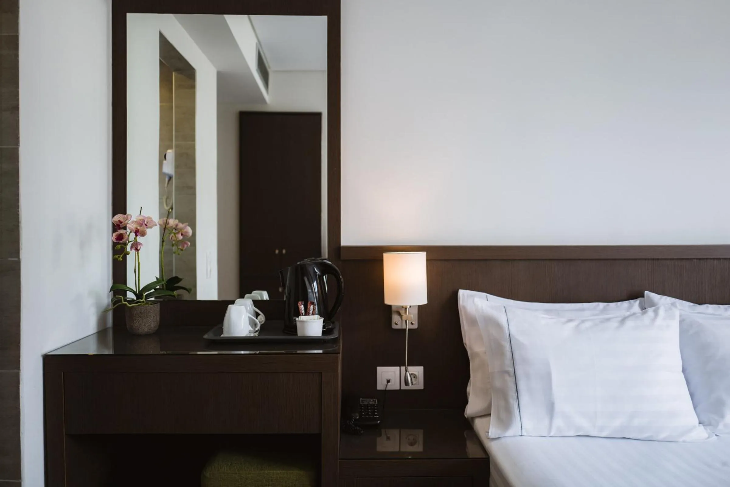 Coffee/tea facilities, Bed in Piraeus Port Hotel