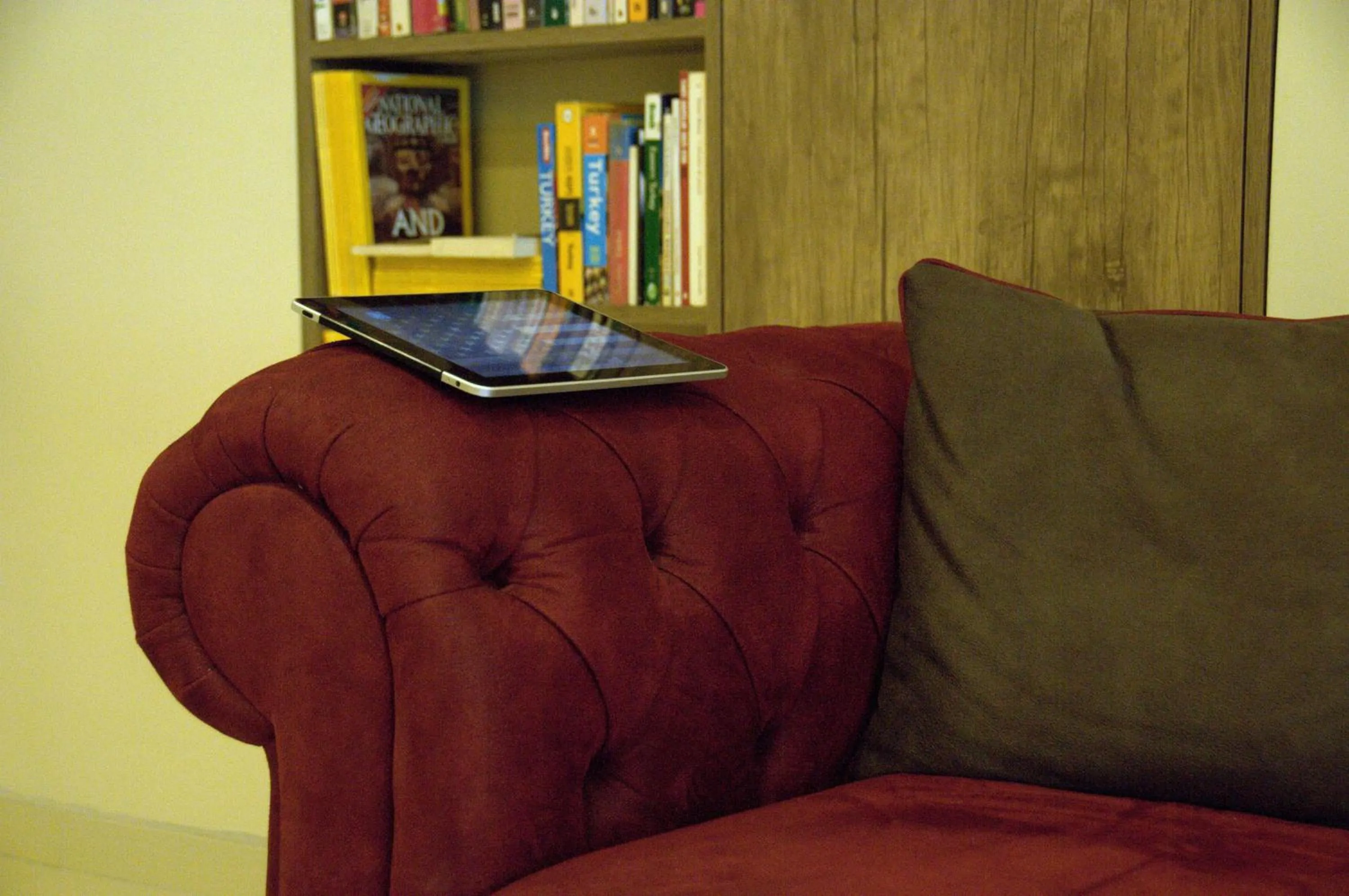 Library in Tehran Boutique Hotel
