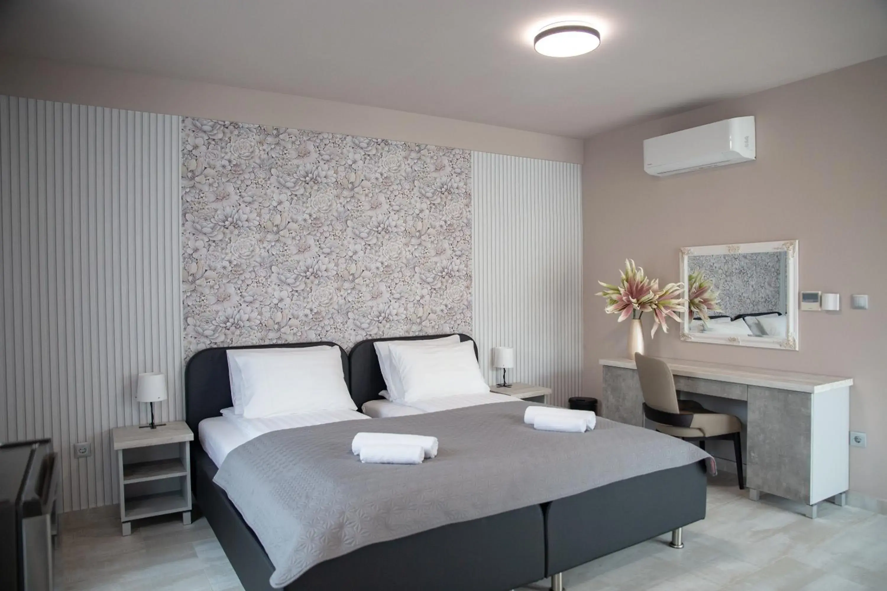 Deluxe Twin Room - single occupancy - Annex - Pillich Kalman 29. in Maya Panzio-Rezidencia Deluxe Twin Room - single occupancy - Annex - Pillich Kalman 29. in Maya Panzio-Rezidencia