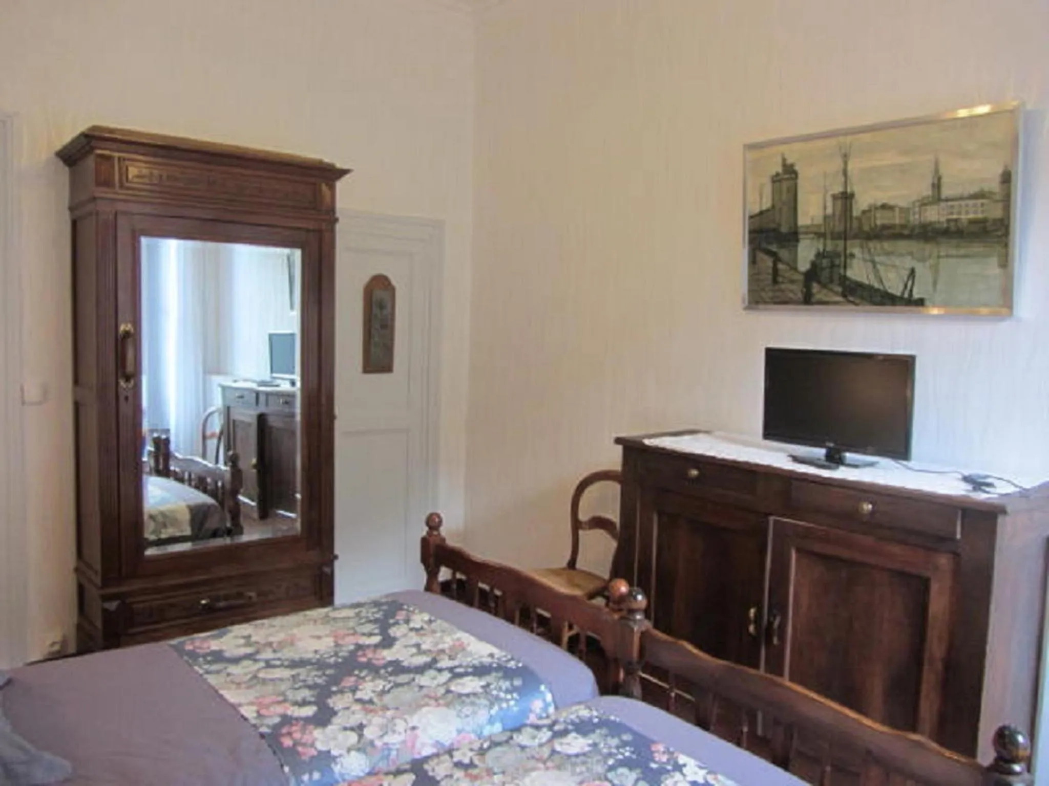 Bed in Aude Cité-City