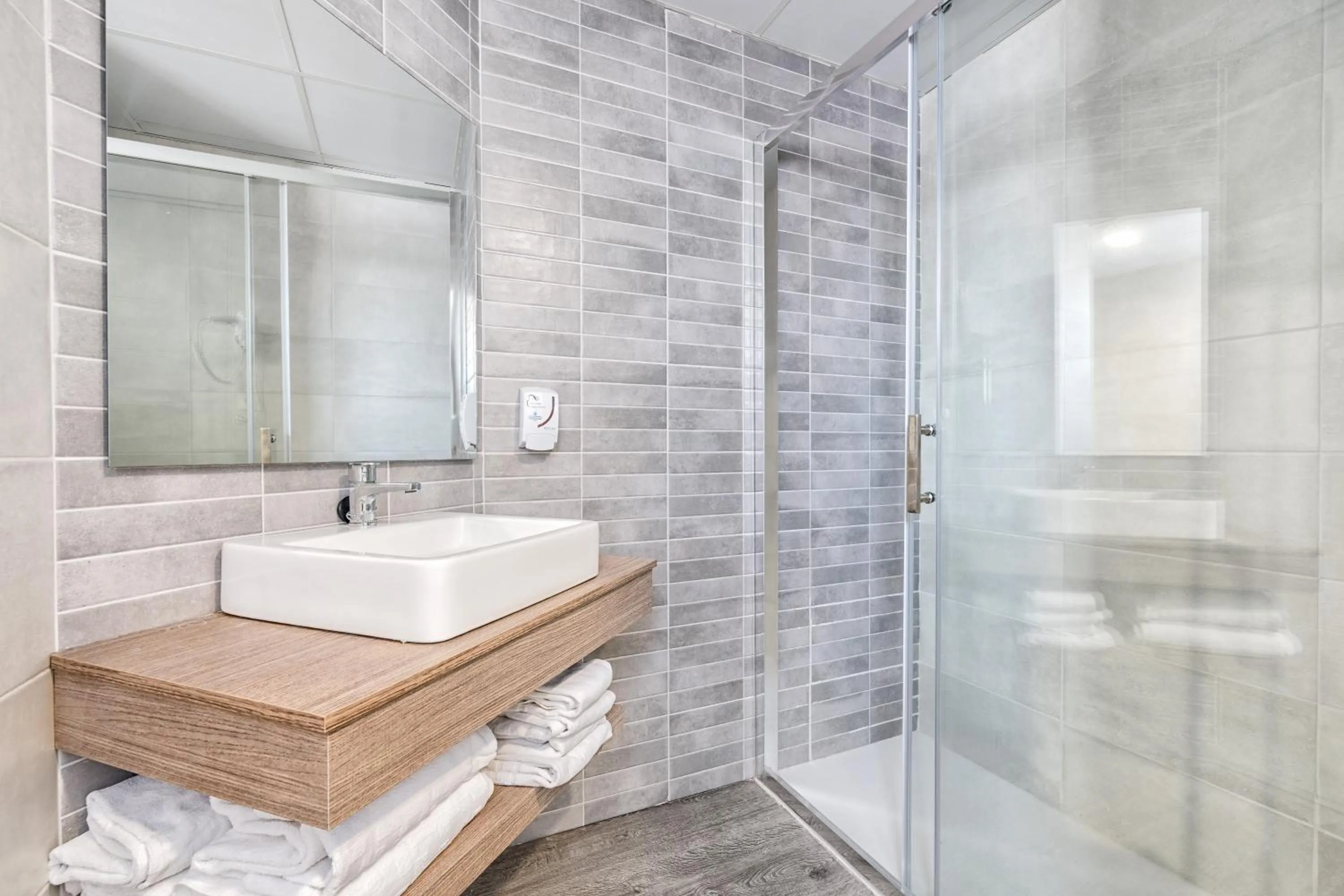 Bathroom in Veramar Aparthotel