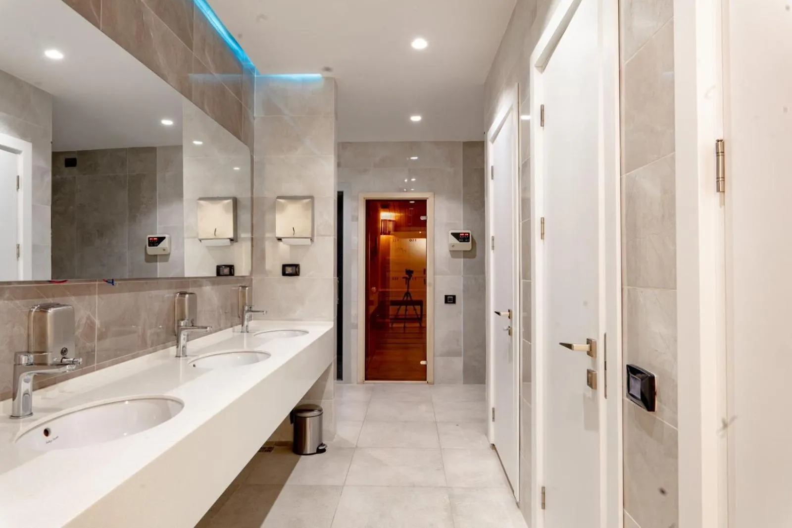 Shower in Sabah Bayil Residence Family Apart