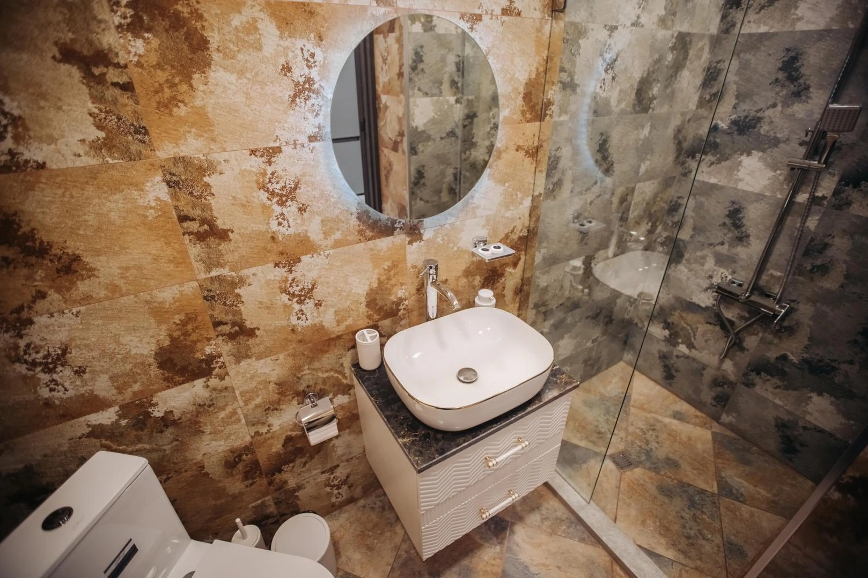 Shower in Sabah Bayil Residence Family Apart