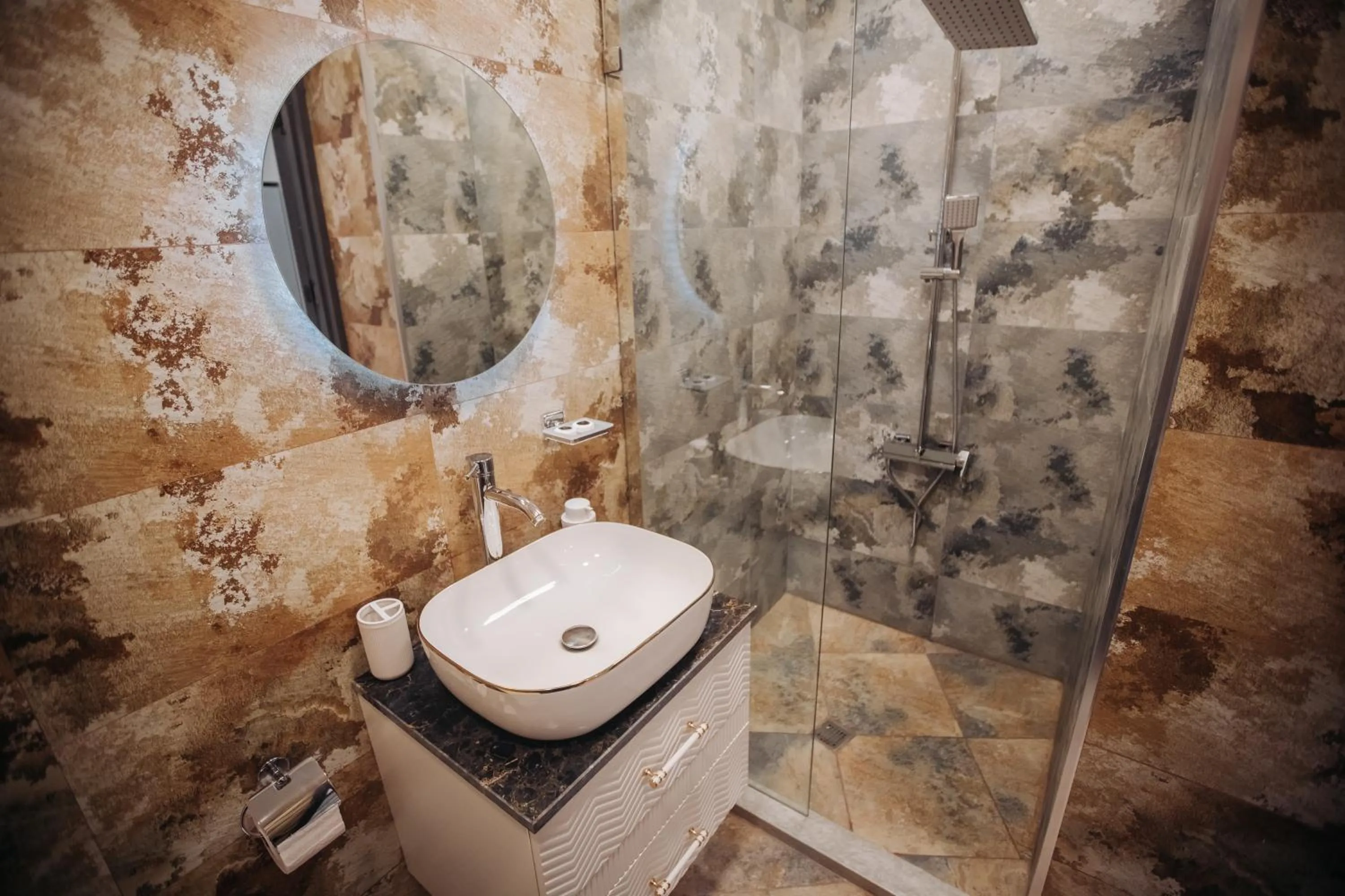 Shower in Sabah Bayil Residence Family Apart