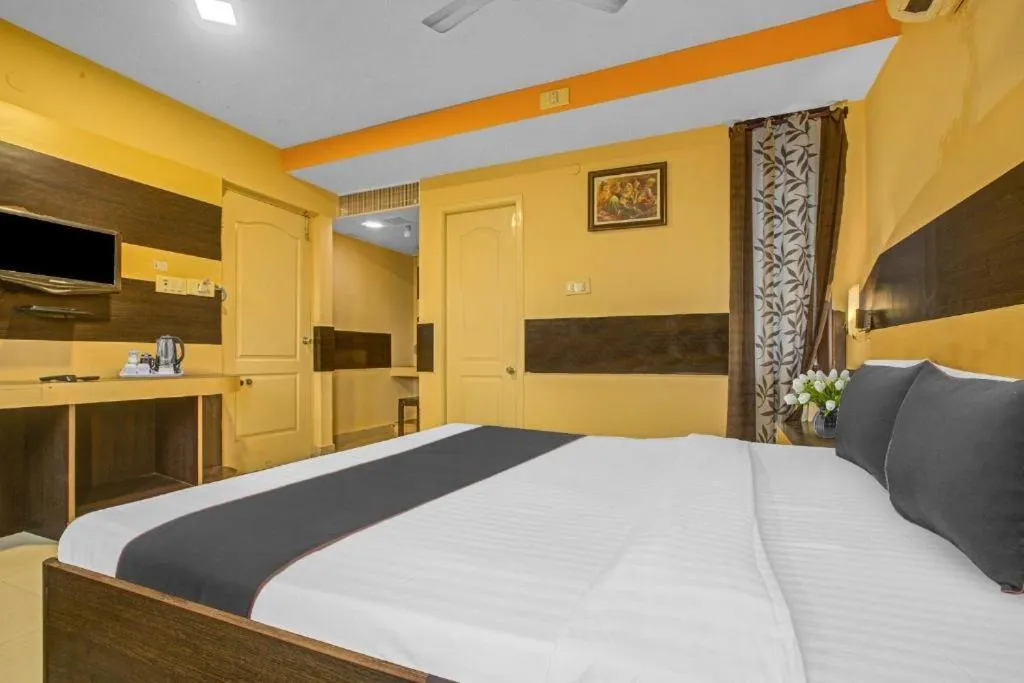 Bed in MGR Residency