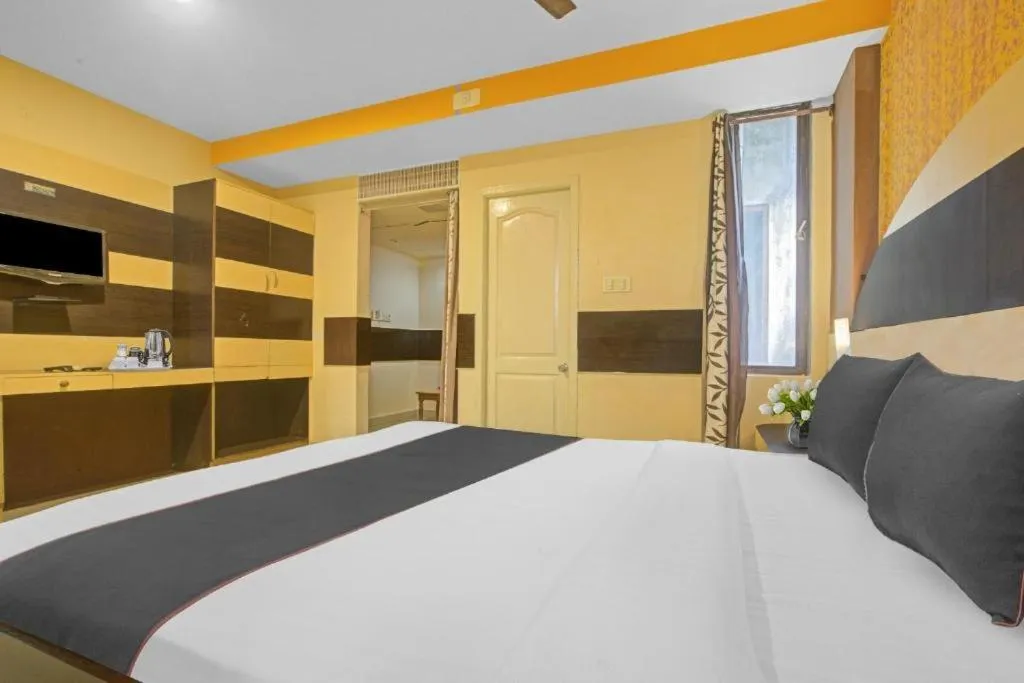 Bed in MGR Residency