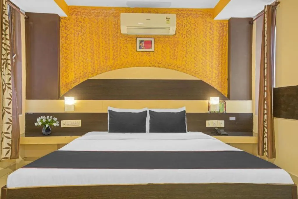 Bed in MGR Residency