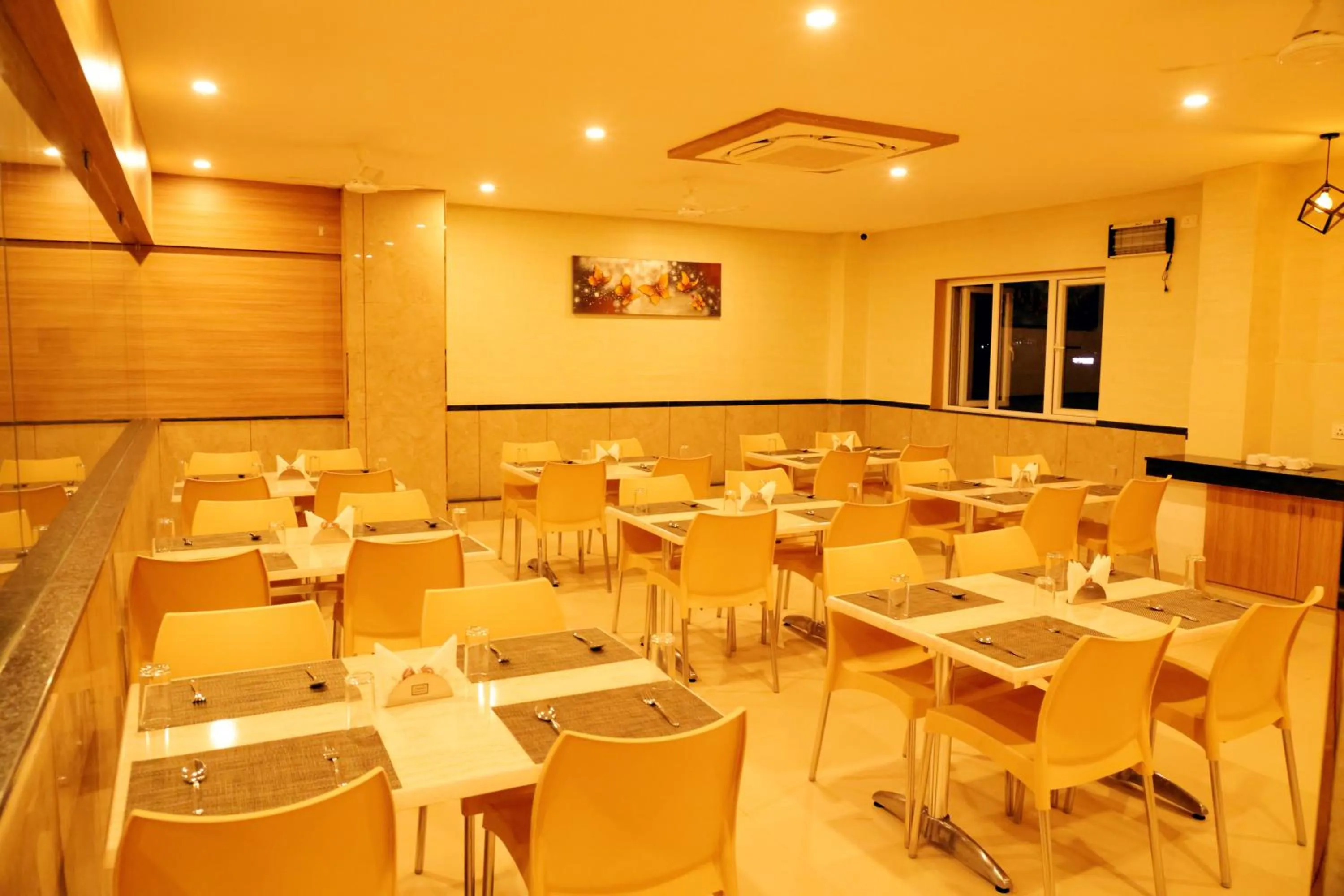 Restaurant/places to eat in Hotel Le Palace