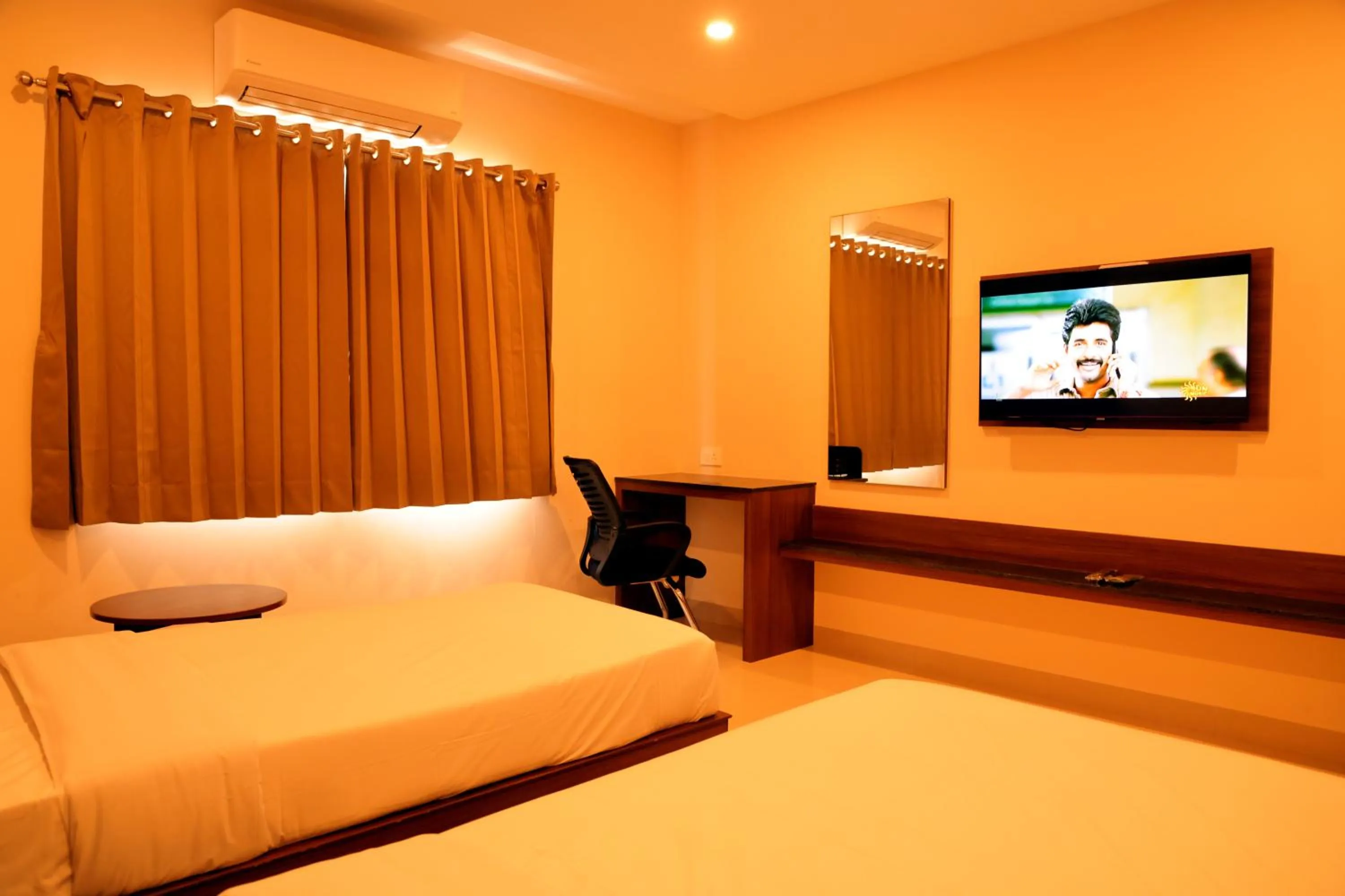 Photo of the whole room, Bed in Hotel Le Palace