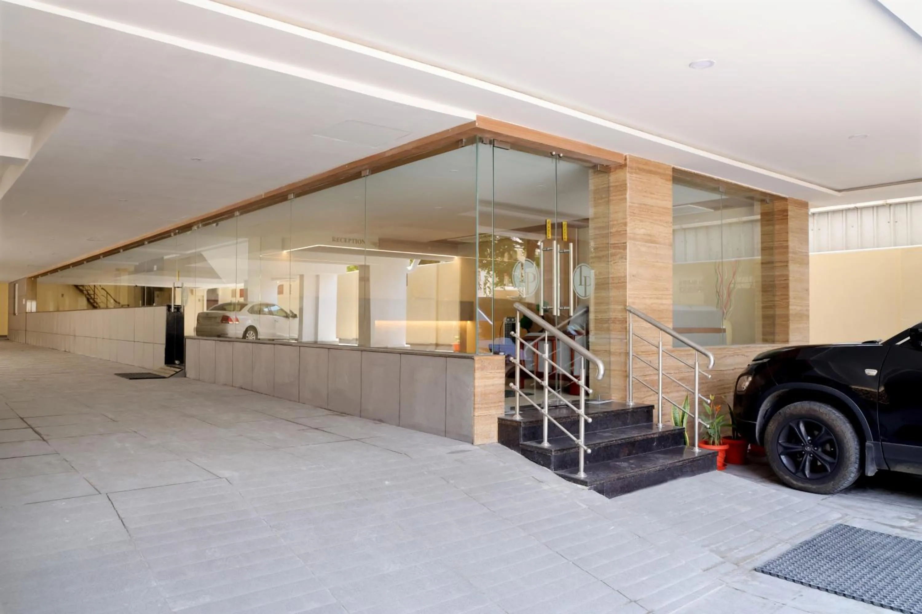 Parking in Hotel Le Palace