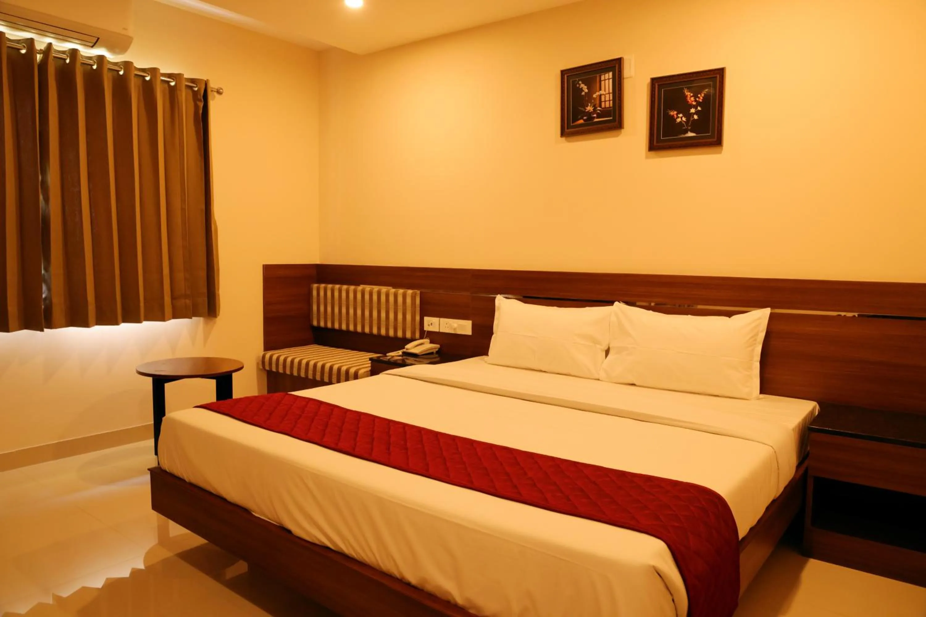 Photo of the whole room, Bed in Hotel Le Palace