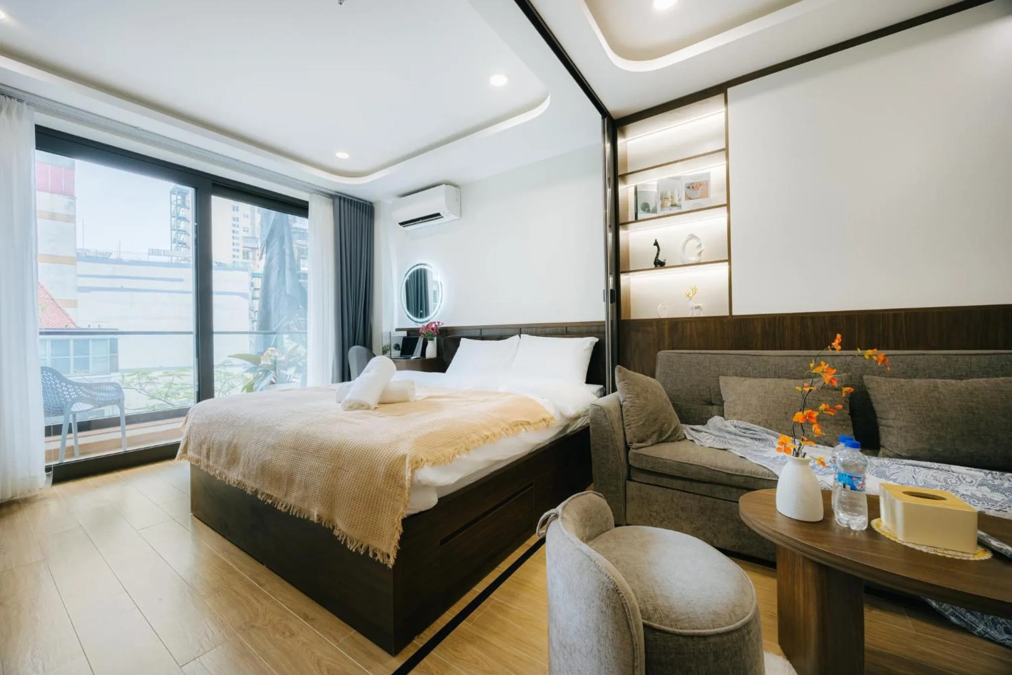 One-Bedroom Apartment with Balcony in Wisteria Apartment Hanoi