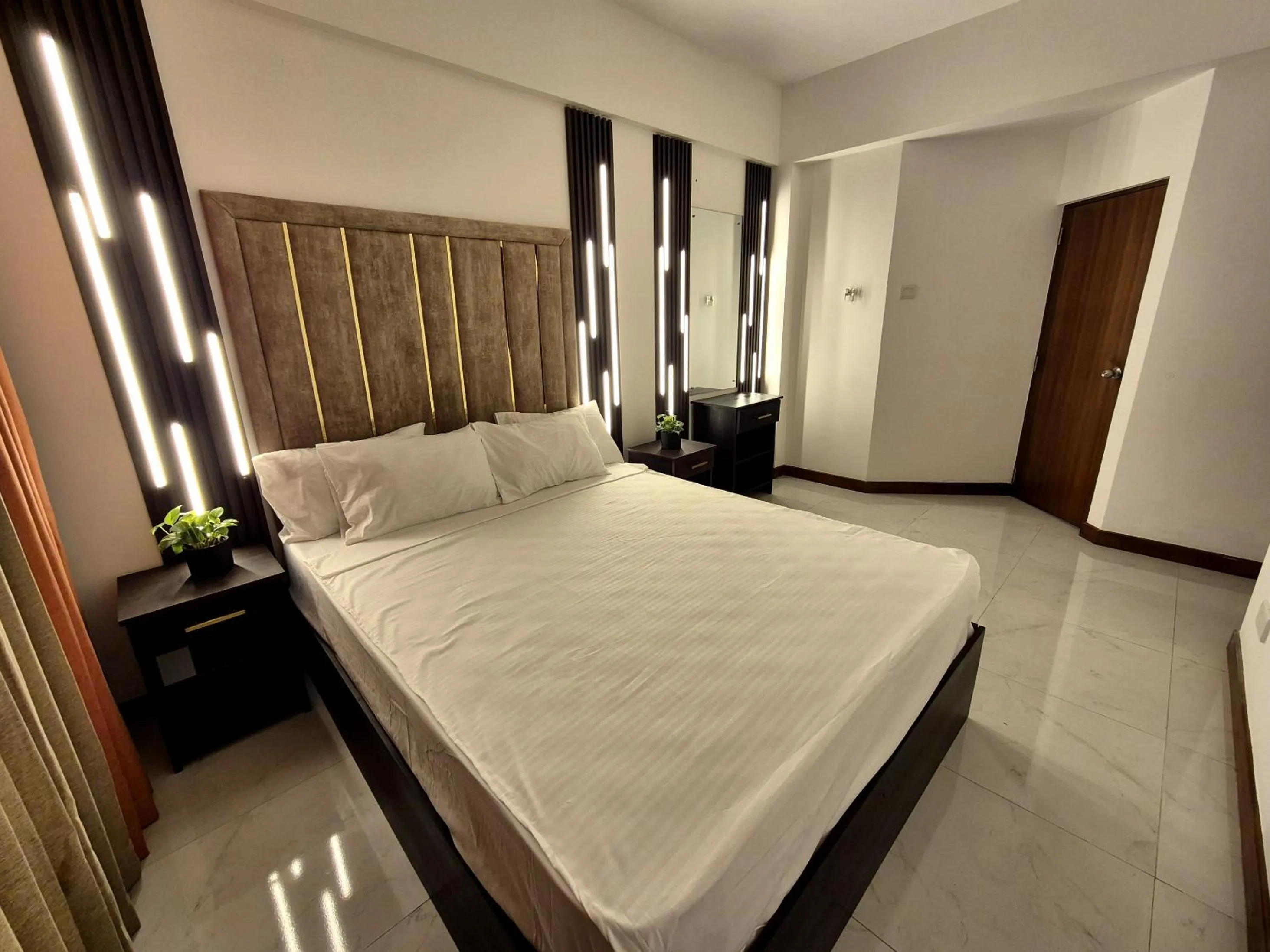 Bedroom, Bed in Shiloh Apartments