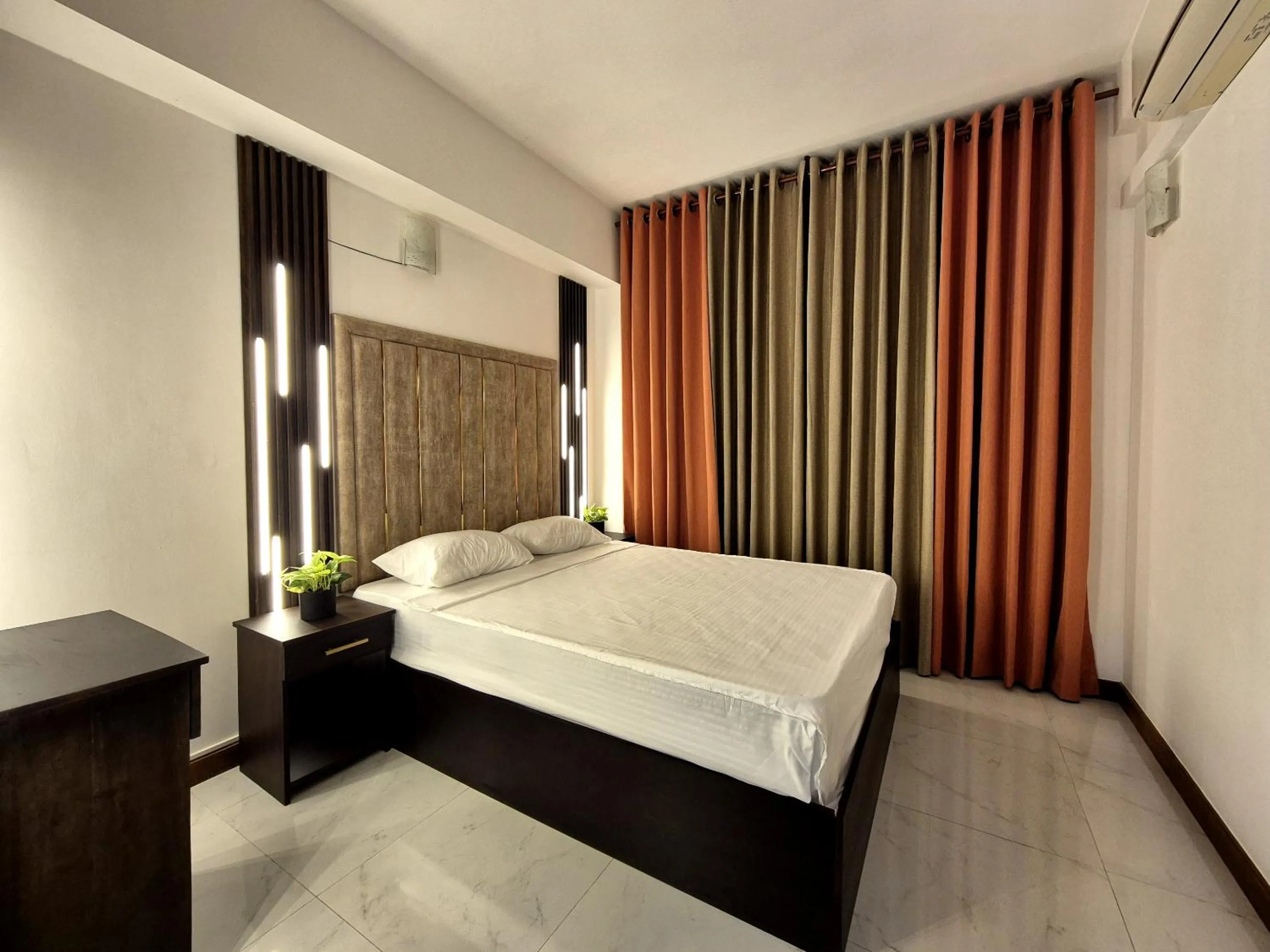 Bedroom, Bed in Shiloh Apartments