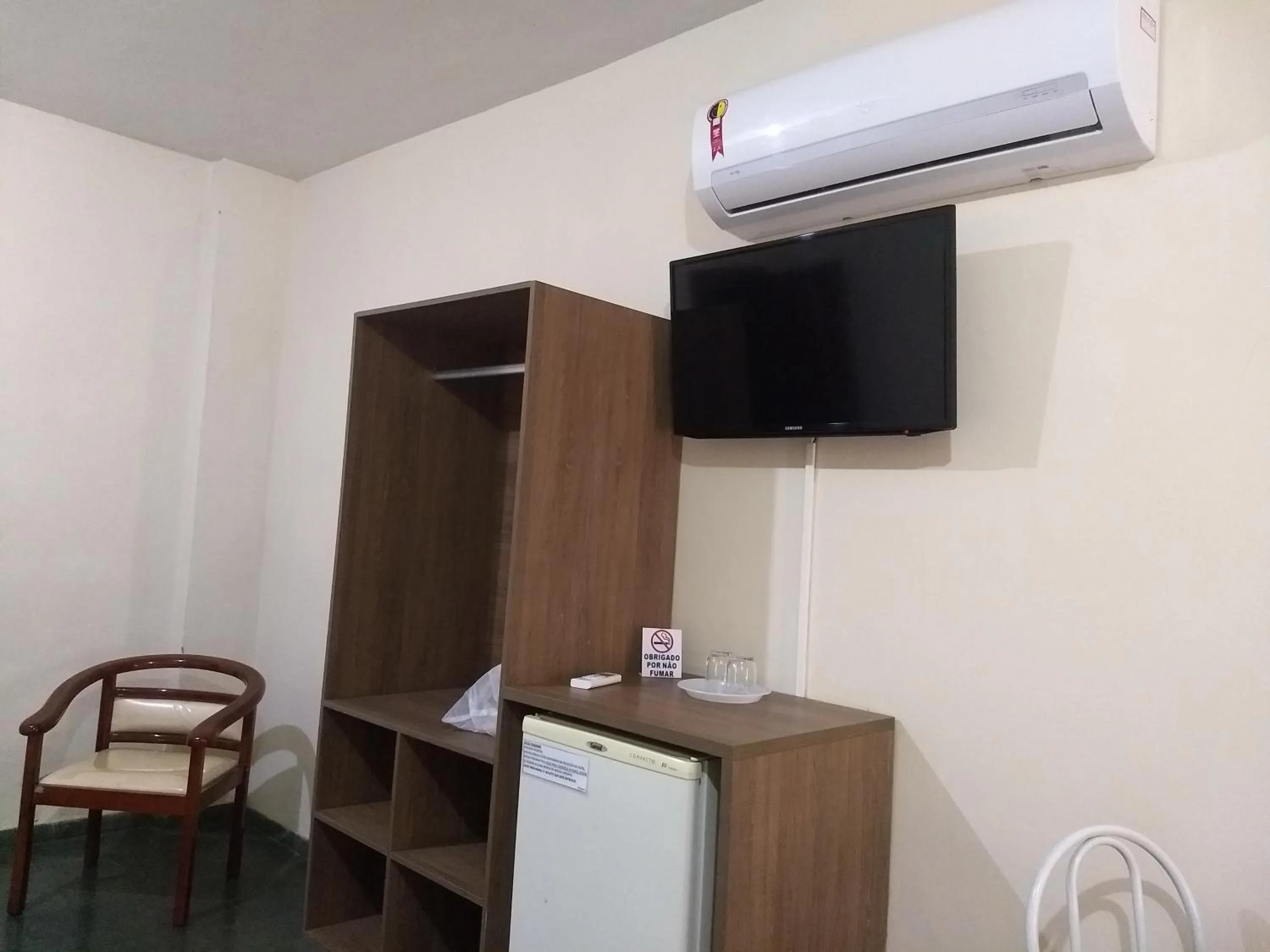 wardrobe in Hotel Pousada Figueiredo