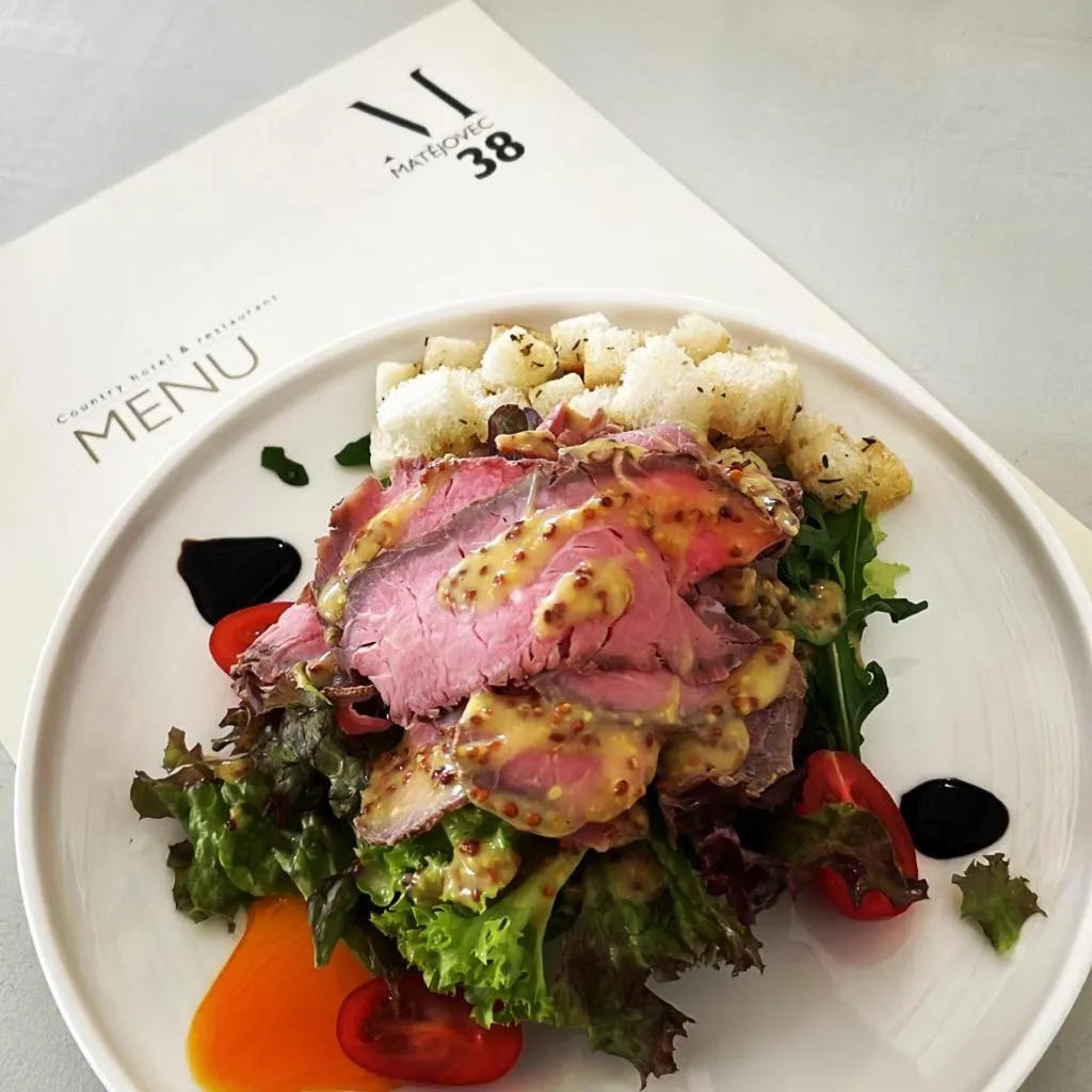 Restaurant/places to eat in Matějovec38