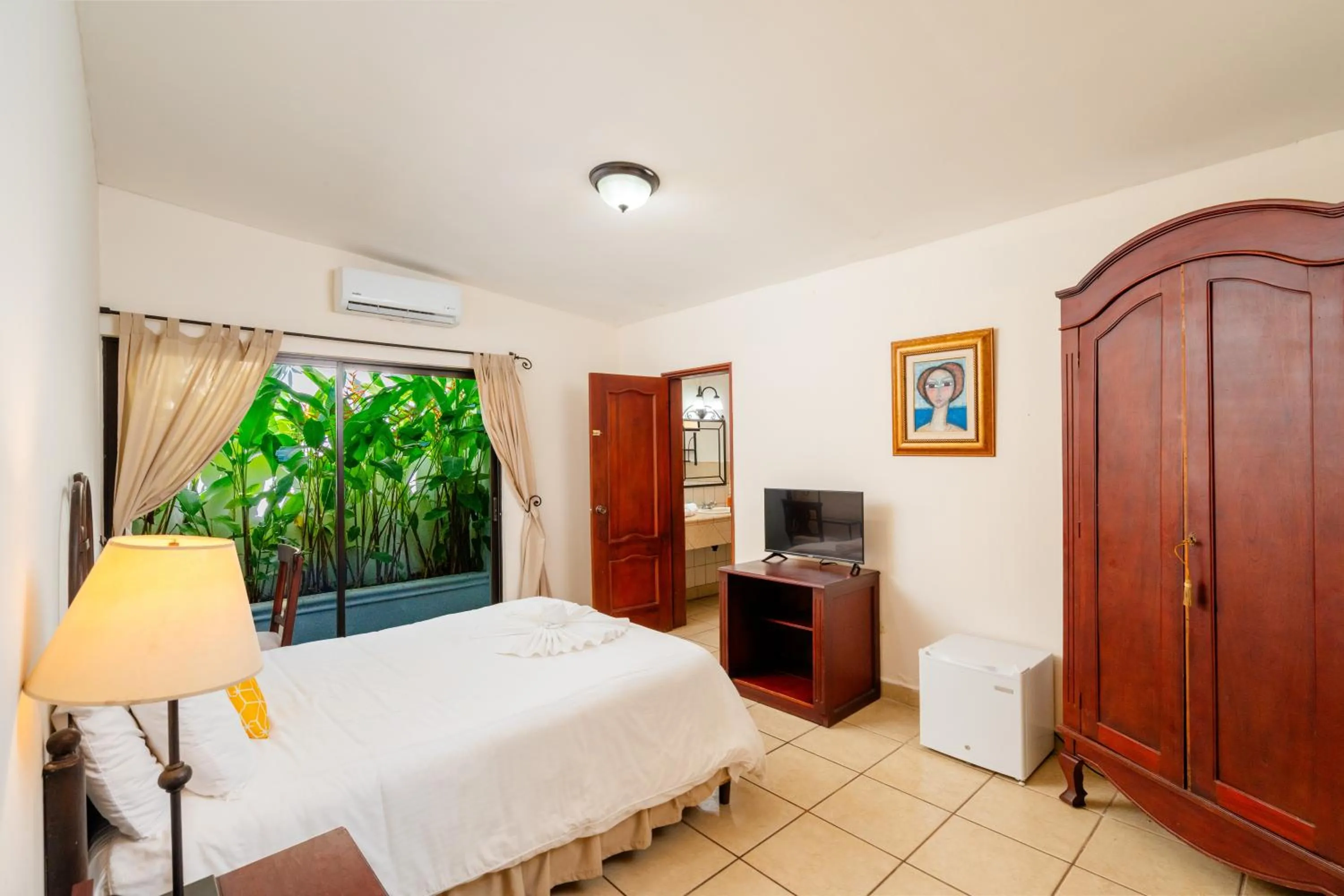 Bed in Villa Fontana Nesthost Stays