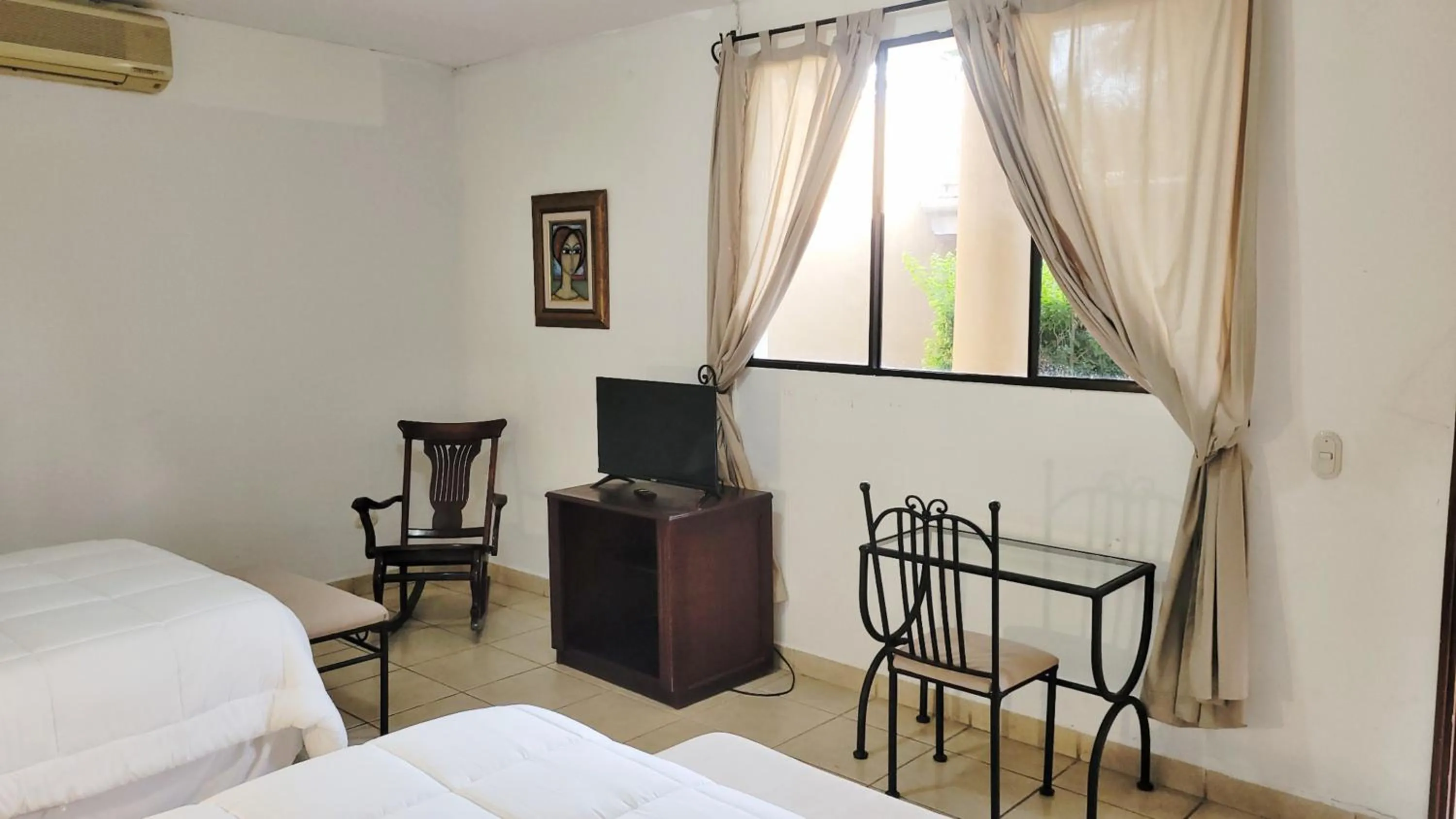 Bed in Villa Fontana Nesthost Stays