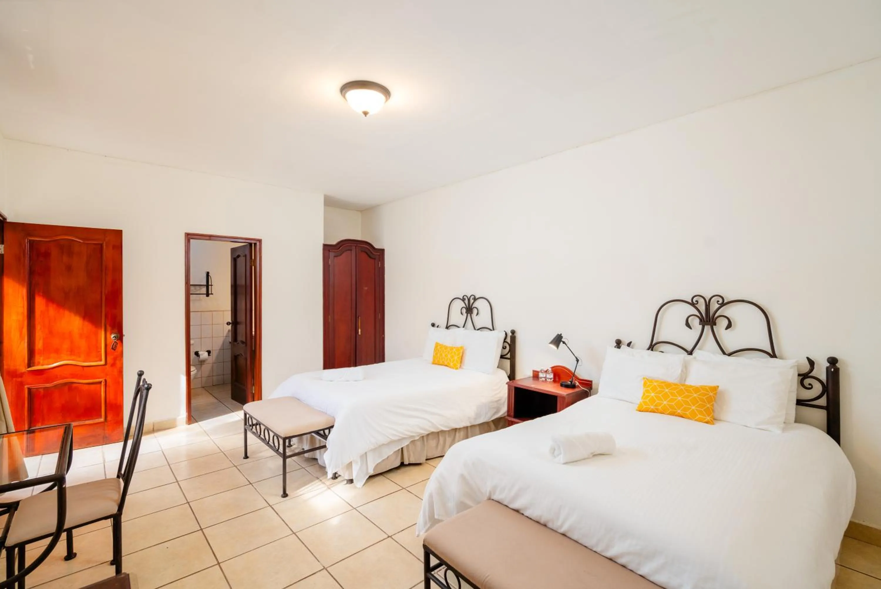 Bed in Villa Fontana Nesthost Stays